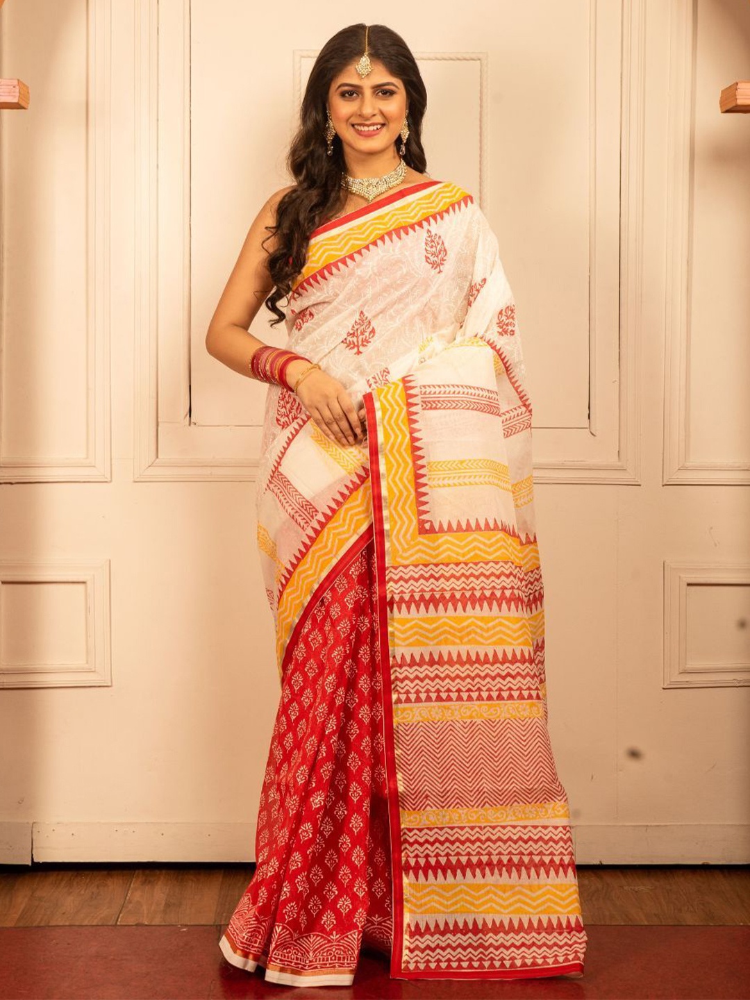 

8POURE Floral Pure Cotton Block Print Saree, White