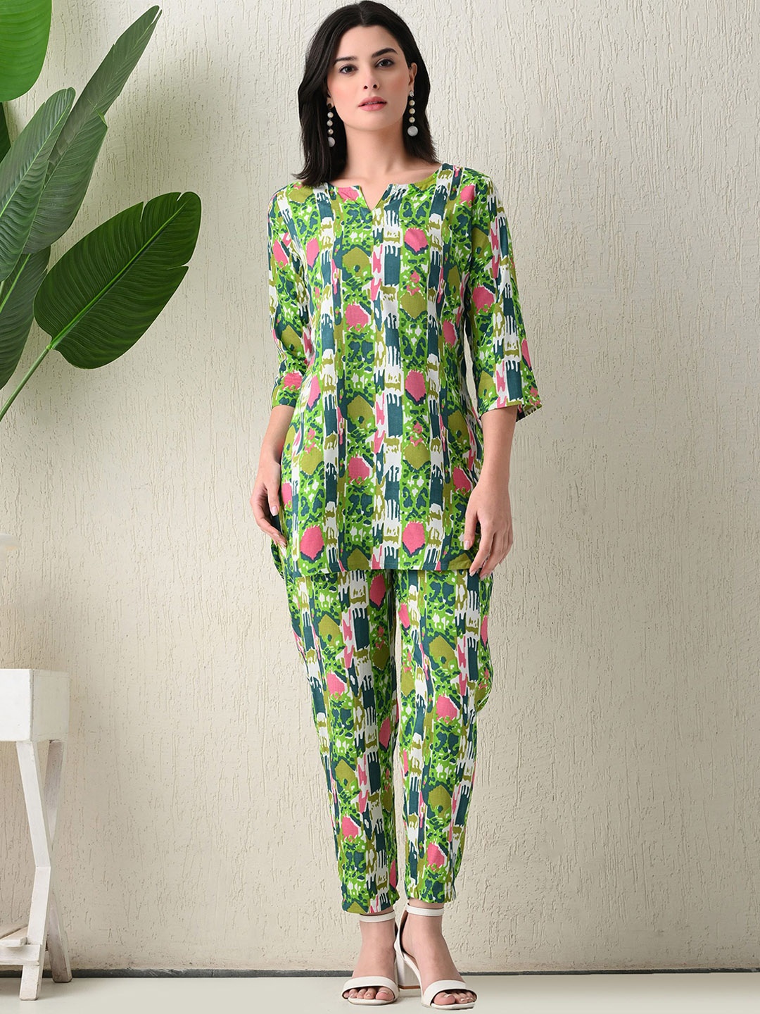 

SILAKIVA Ethnic Motifs Printed Notch Neck Tunic & Trouser, Green