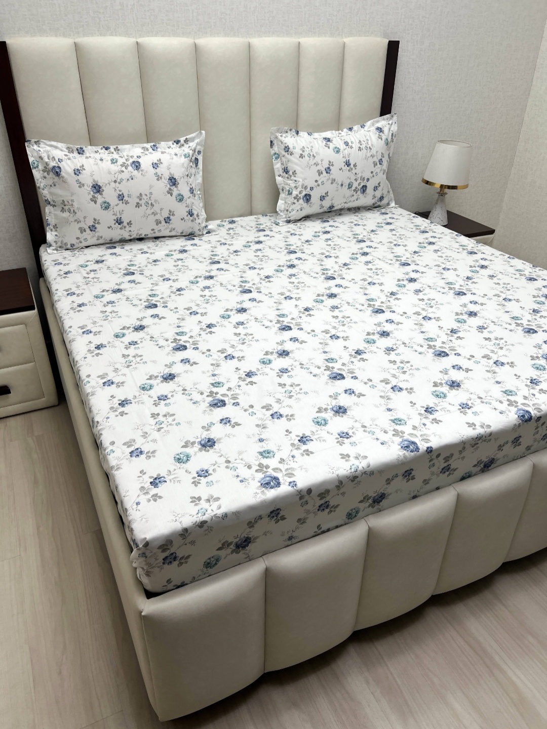 

Pure Decor White Floral Printed Pure Cotton 350 TC King Bedsheet Set 2.74 m x 2.74 m