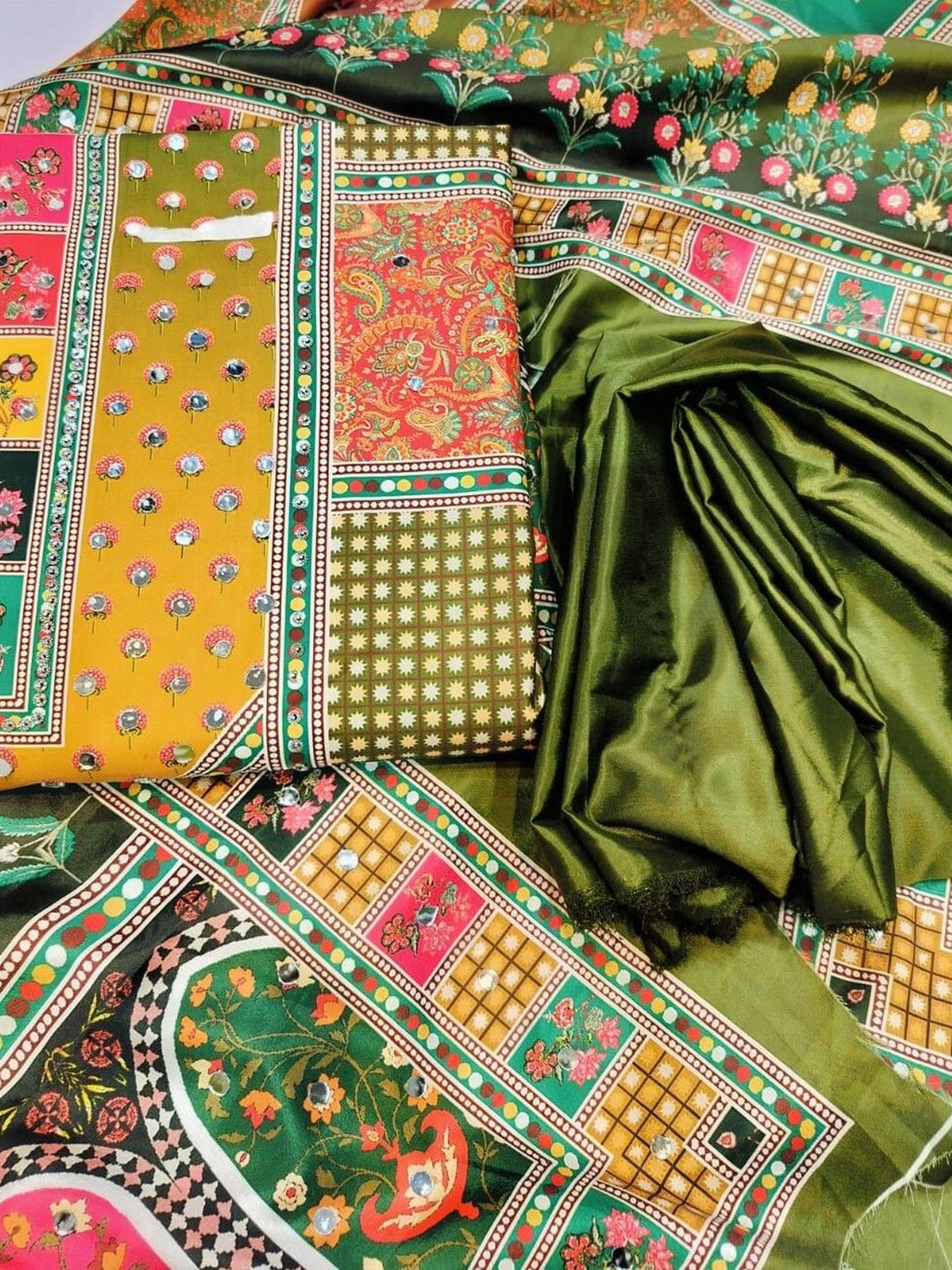 

REET MAHAL Embroidered Art Silk Unstitched Dress Material, Green