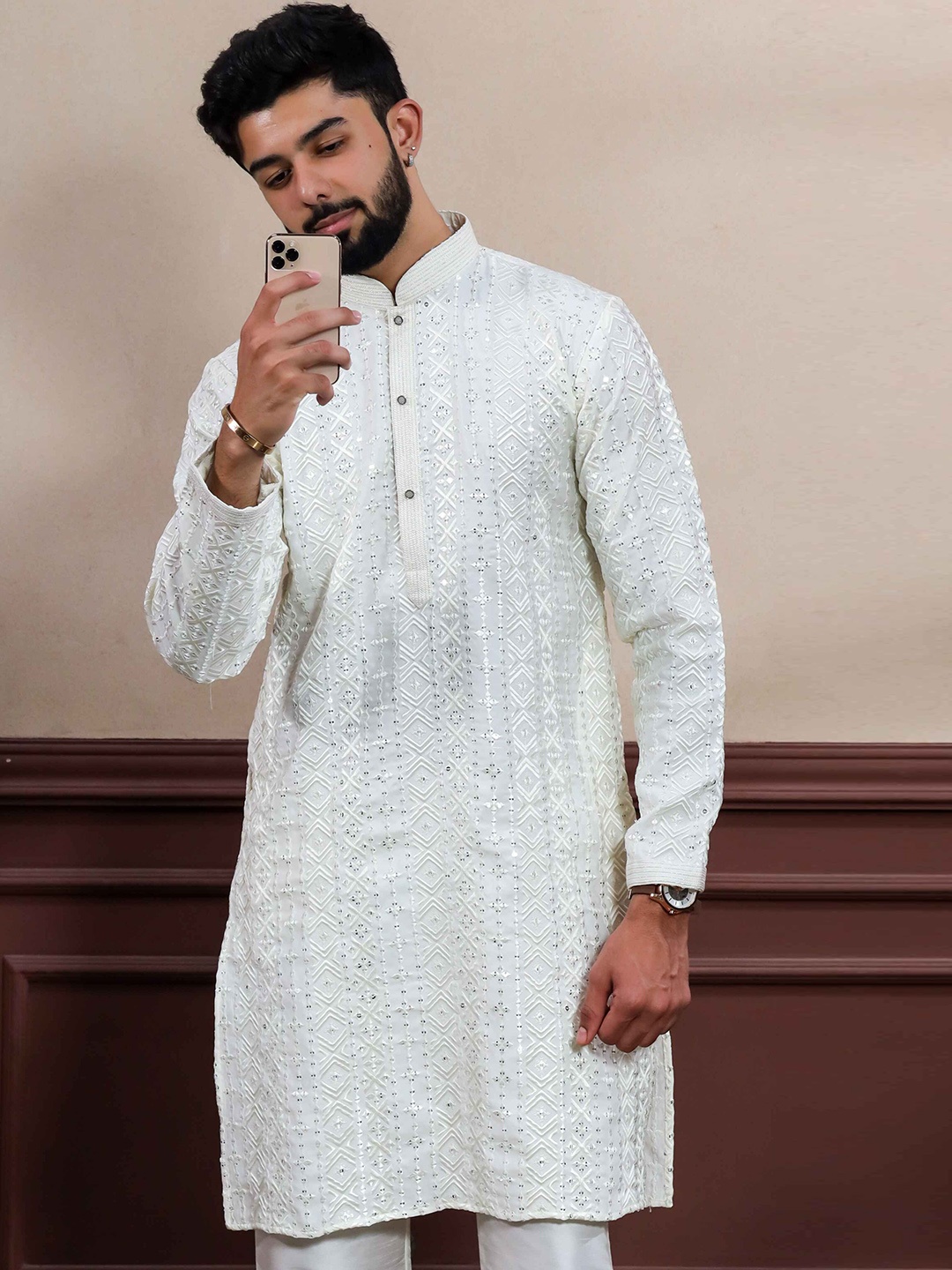 

Koshin Floral Embroidered Mandarin Collar Straight Kurta With Pyjamas, White