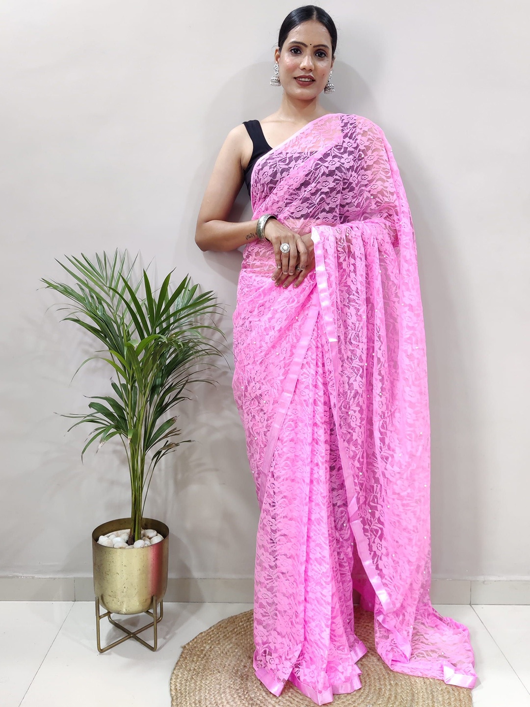 

V3 FASHION STUDIO Ethnic Motifs Brasso Saree, Pink