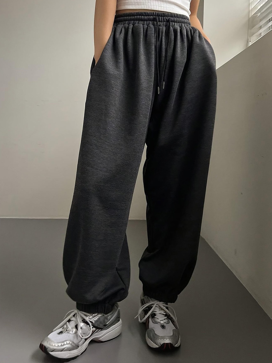 

dockstreet Women Relaxed-Fit Mid Rise Joggers, Charcoal