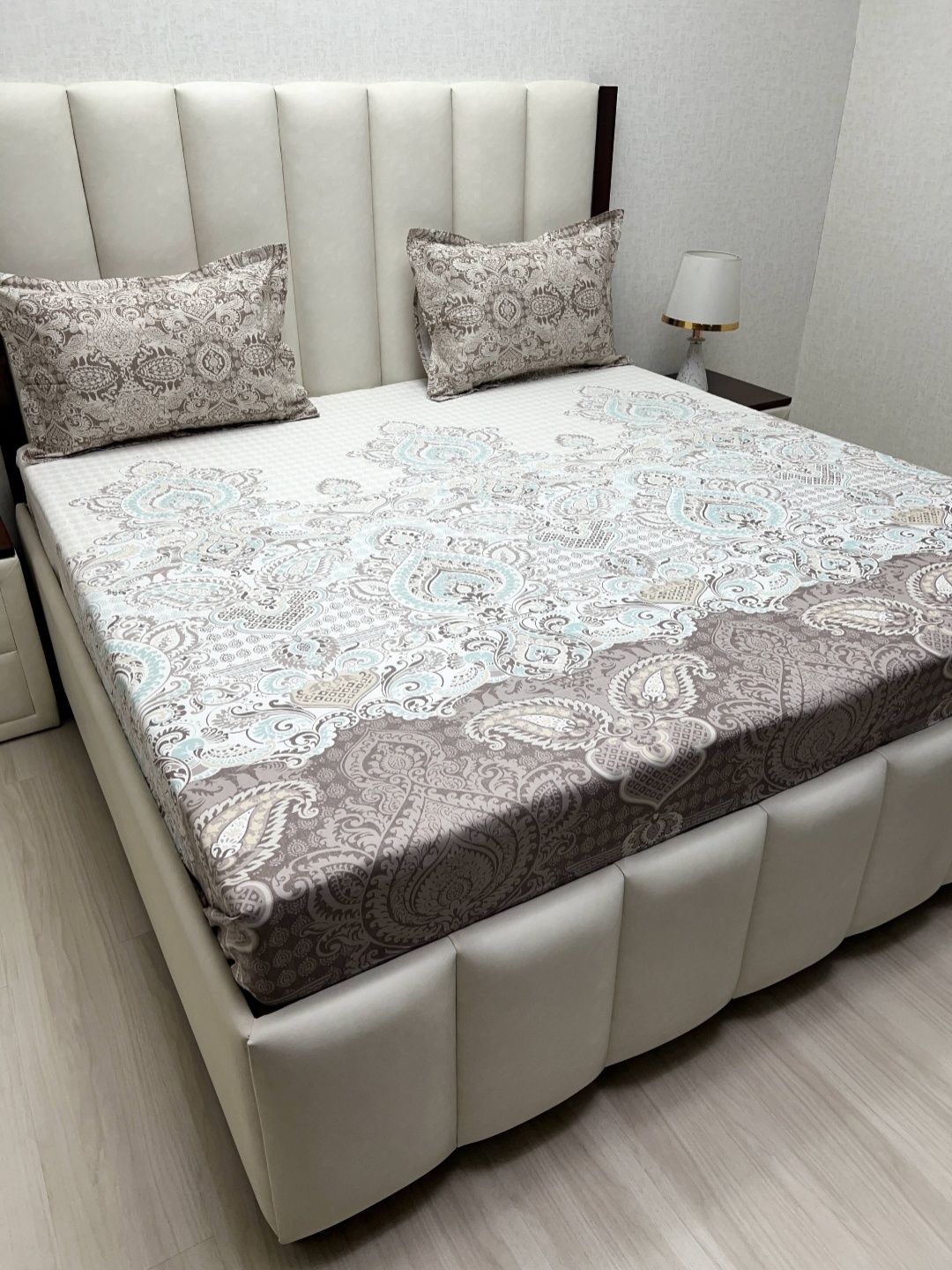 

Pure Decor Lifestyle Brown Printed Pure Cotton 380 TC King Bedsheet Set 2.74 m x 2.74 m, White