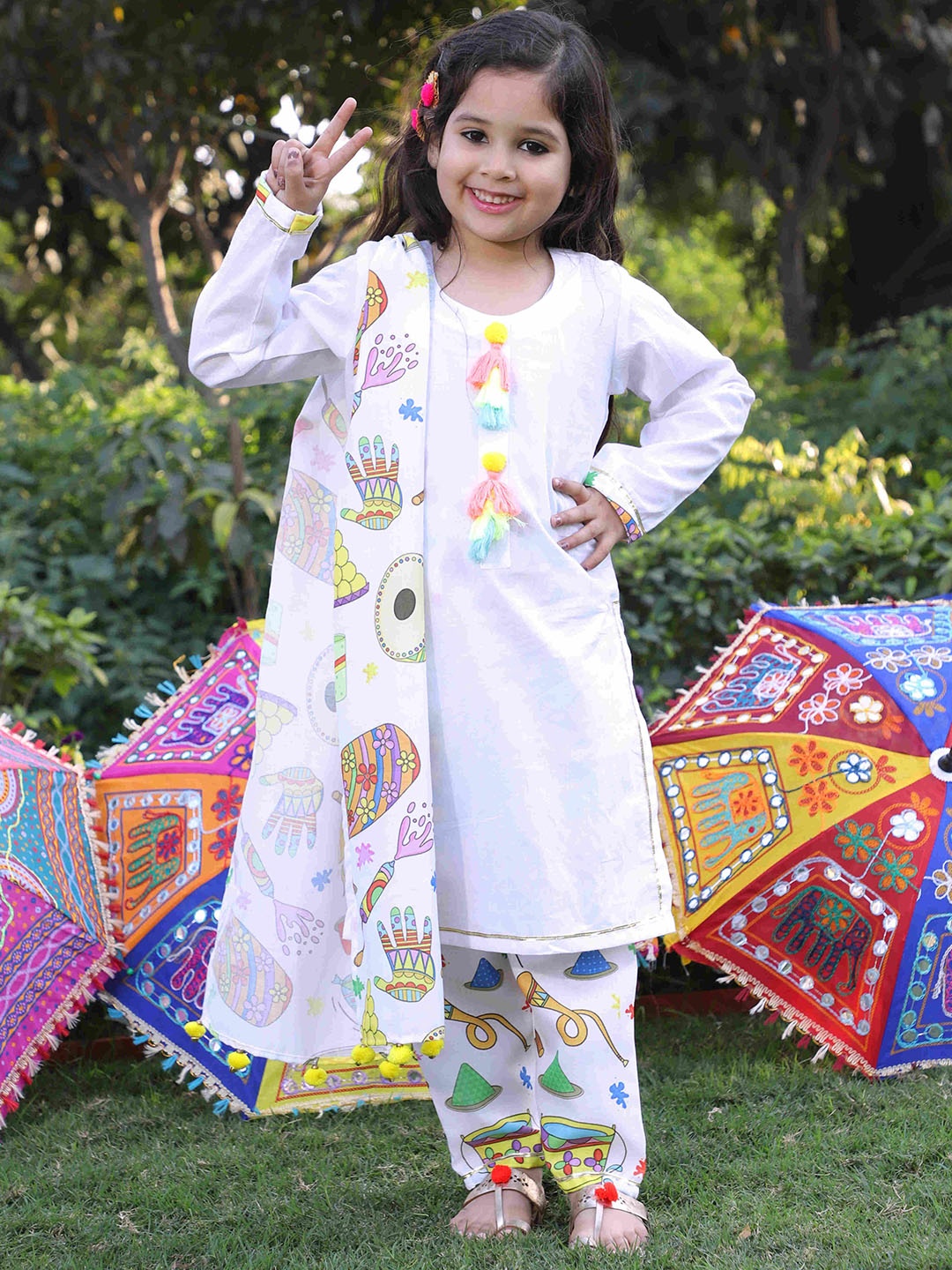 

EthIndia Girls Quirky Printed Pure Cotton Straight Kurta With Pyjama And Dupatta, White