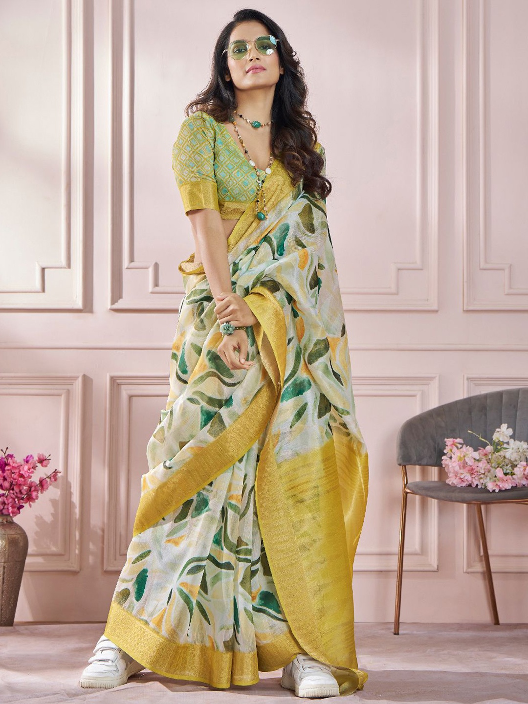 

DIVASTRI Zari Silk Blend Saree, White