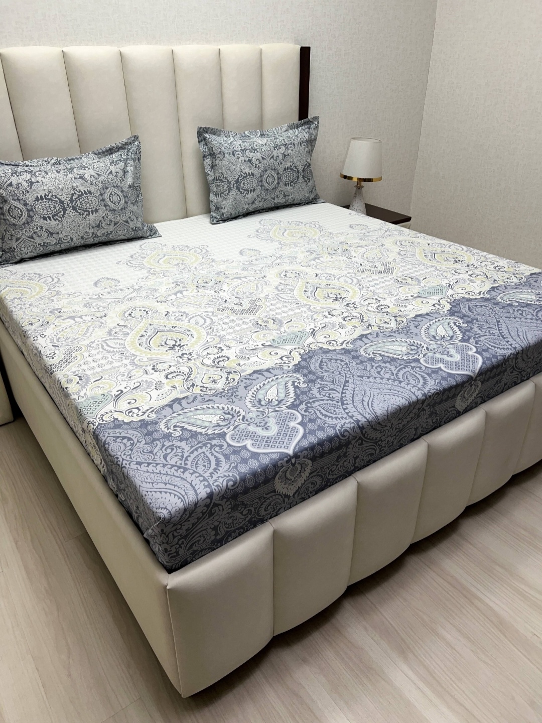 

Pure Decor Lifestyle White Printed Pure Cotton 400 TC King Bedsheet Set 2.74 m x 2.74 m, Grey