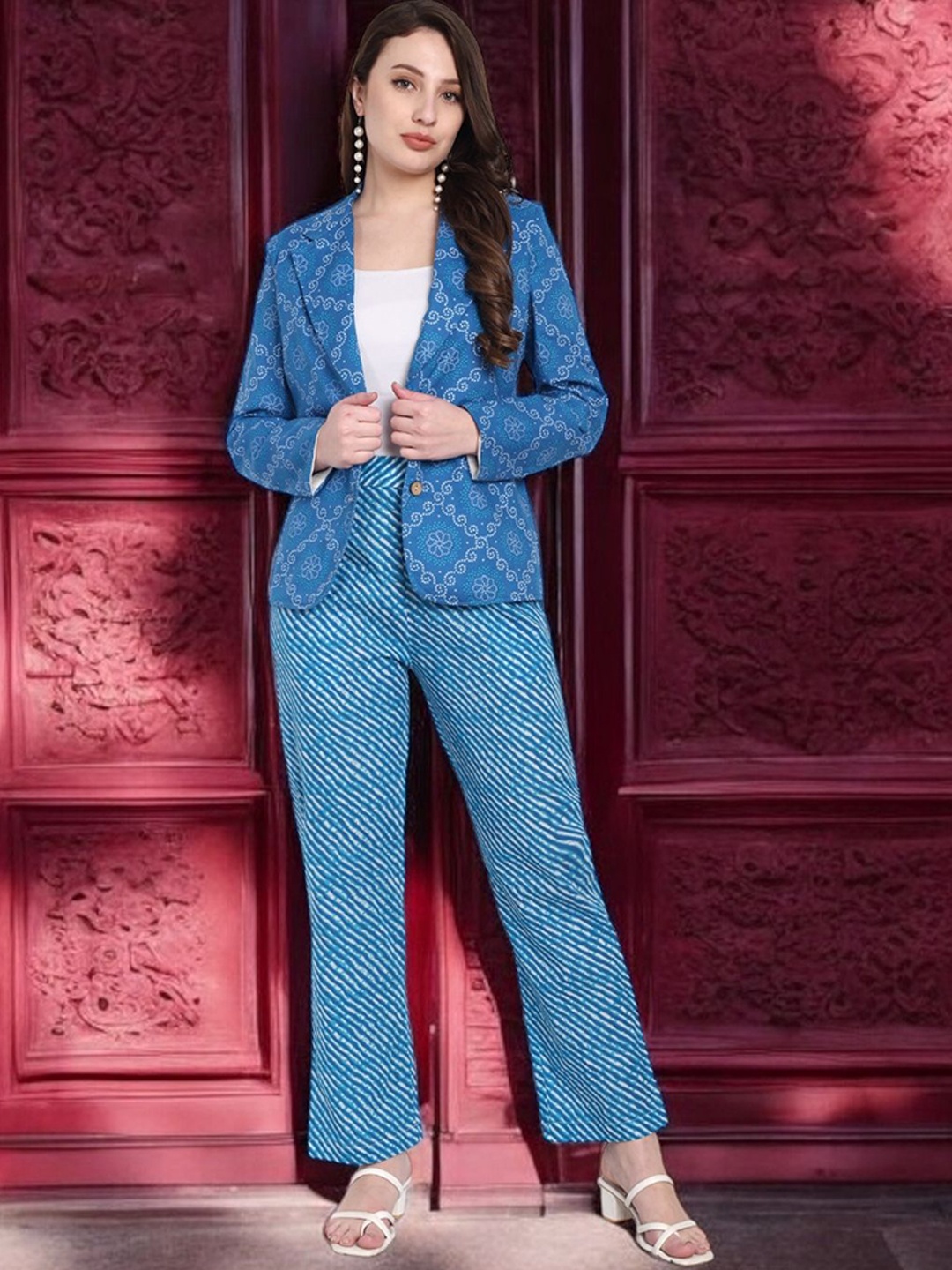

The BANJARA TRAIL Ethnic Motifs Printed Notched Lapel Collar Cotton Single Breasted Blazer, Blue