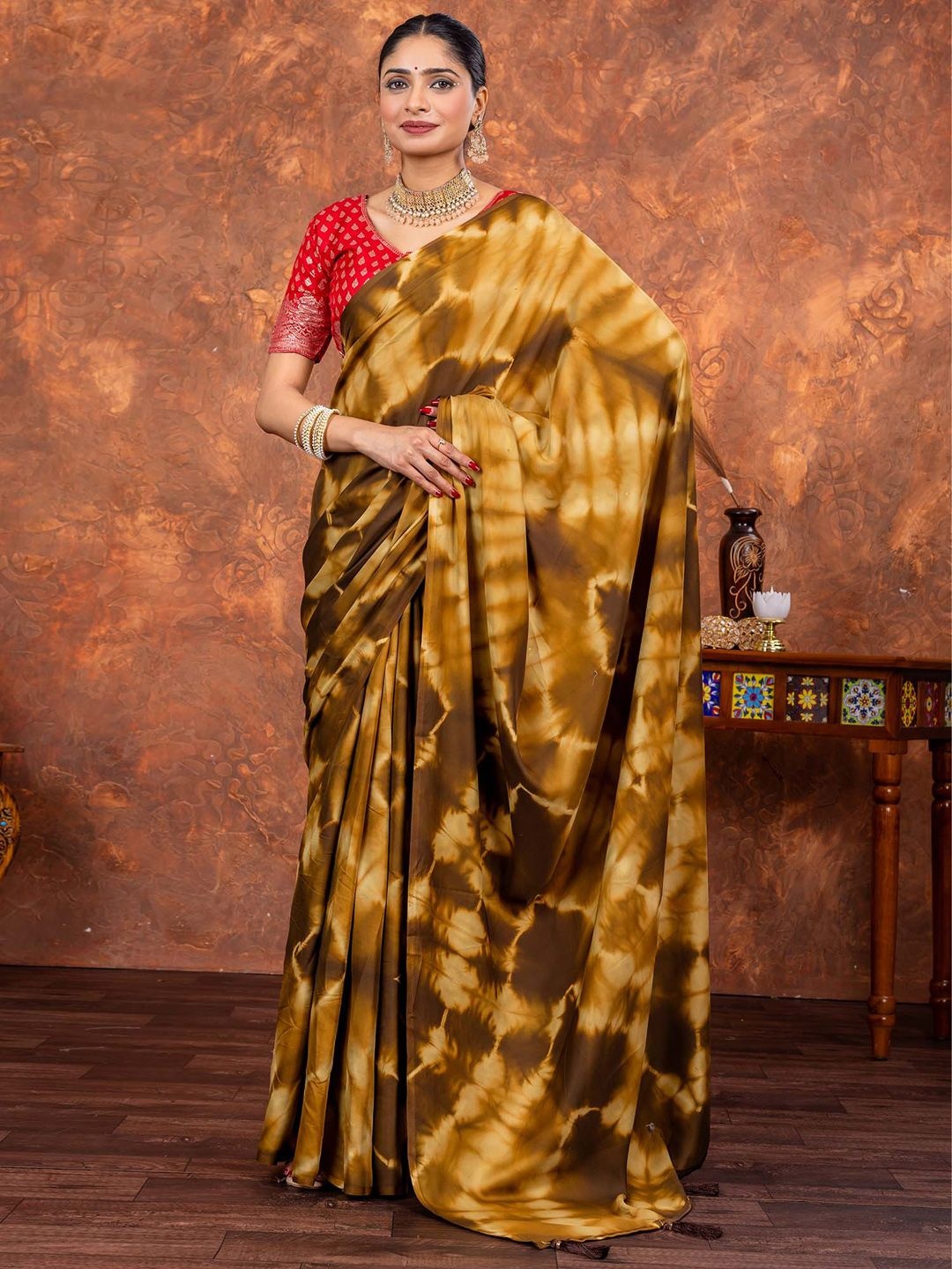 

Mitera Tie and Dye Satin Designer Block Print Saree, Pink