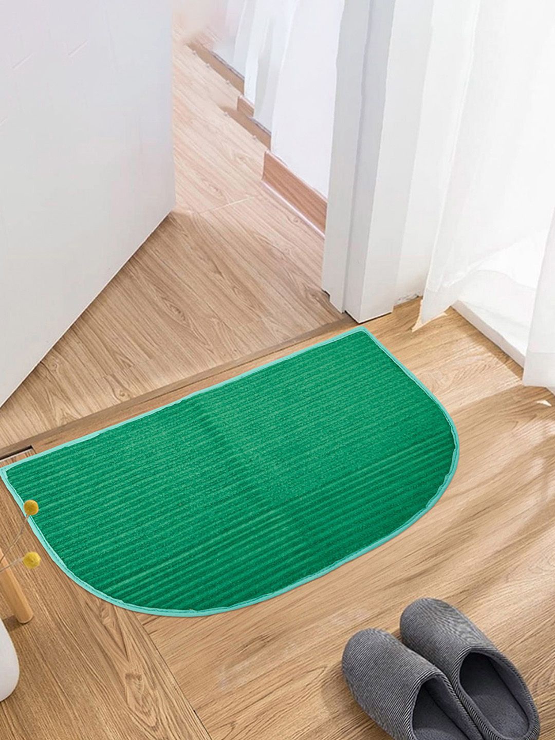 

Kuber Industries Green Woollen D Shaped Doormat