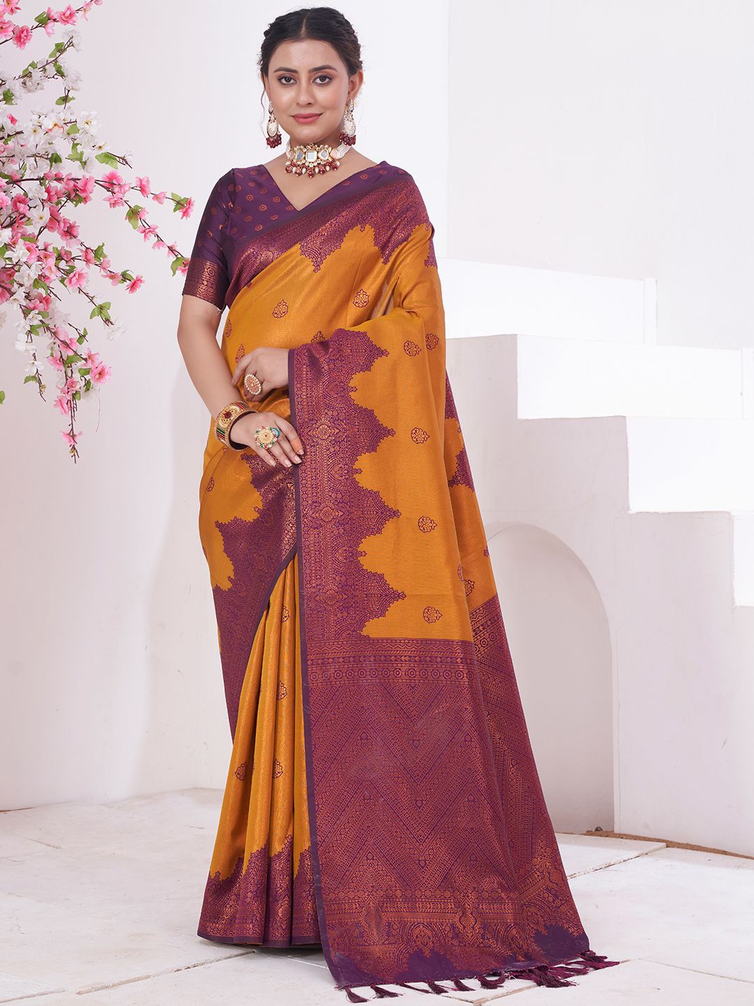 

DIVASTRI Woven Design Zari Silk Blend Kanjeevaram Saree, Mustard