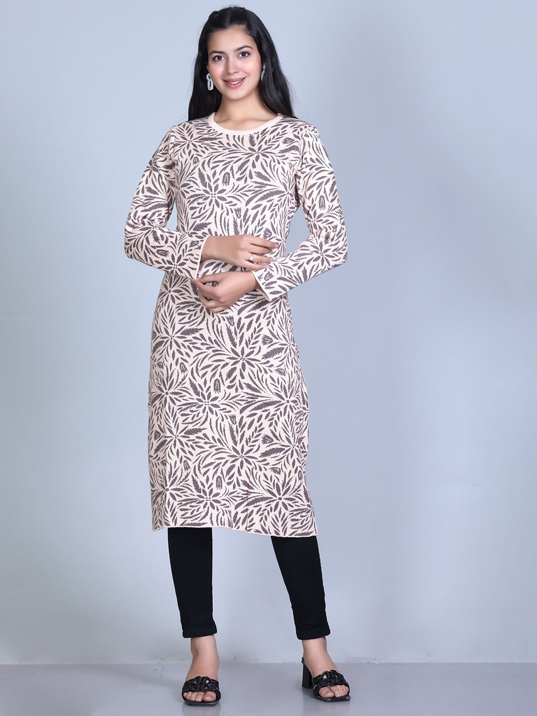 

BeriBlu Floral Woven Design Round Neck Straight Kurta, Peach