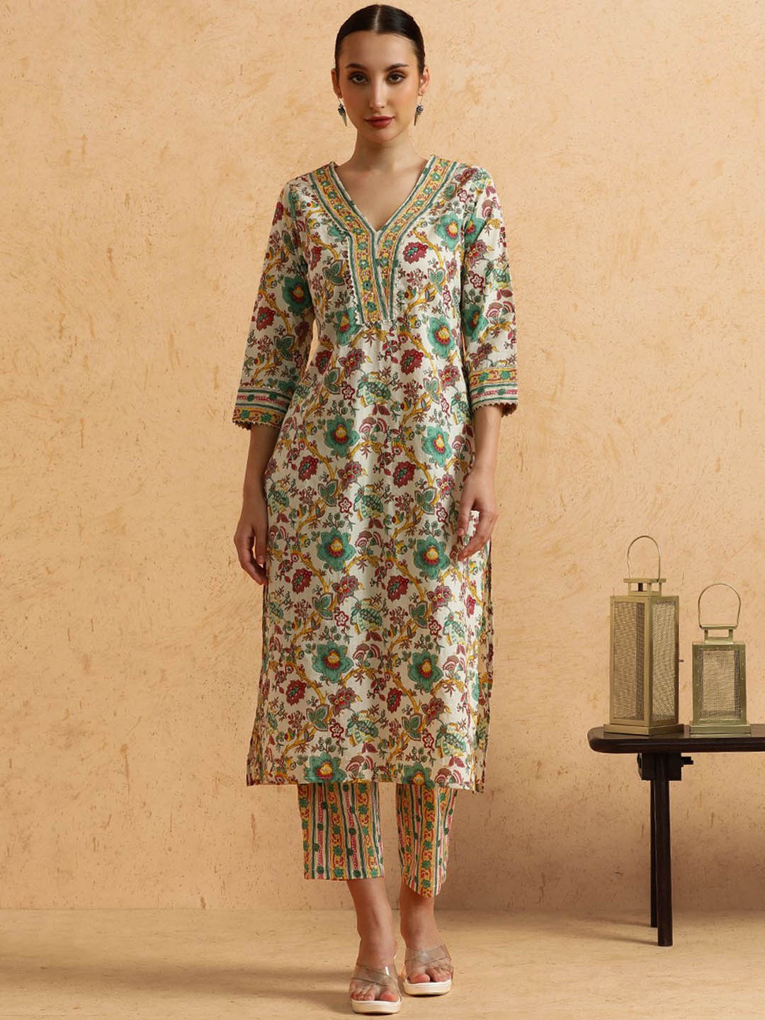 

STYLEBAAZI Floral Printed V-Neck Straight Pure Cotton Kurta with Trousers, Cream
