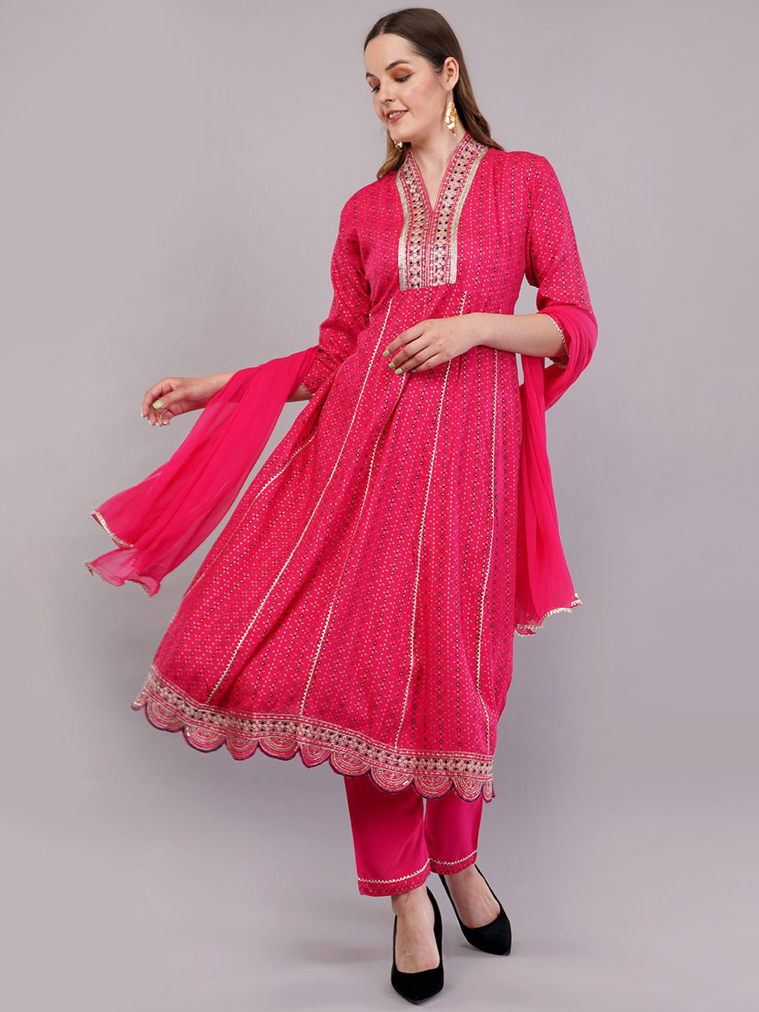 

Hunar Kala Floral Printed Panelled Thread Work Muslin Silk Kurta With Trouser & Dupatta, Pink