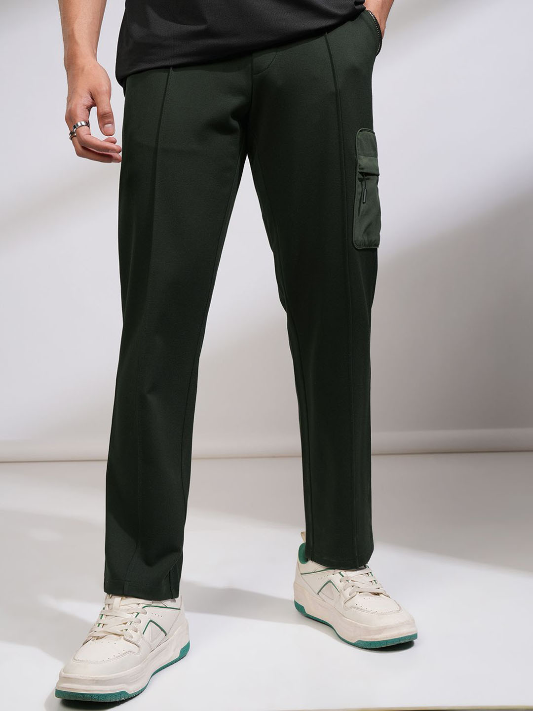

HIGHLANDER Men Cut Sew Structu Knitted Relaxed Fit Mid-Rise Trouser, Olive