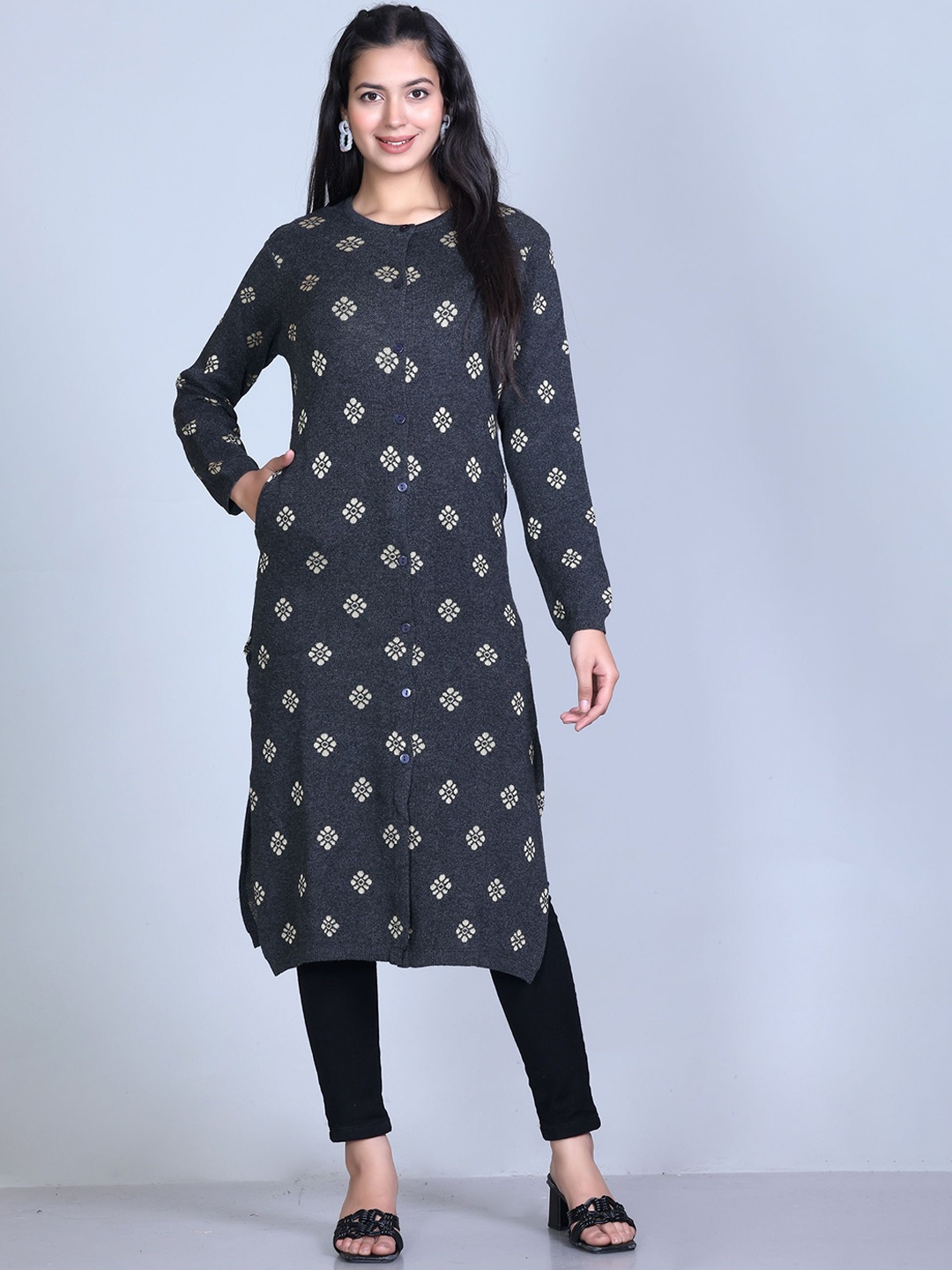

BeriBlu Floral Woven Design Round Neck Jacquard Straight Kurta, Charcoal
