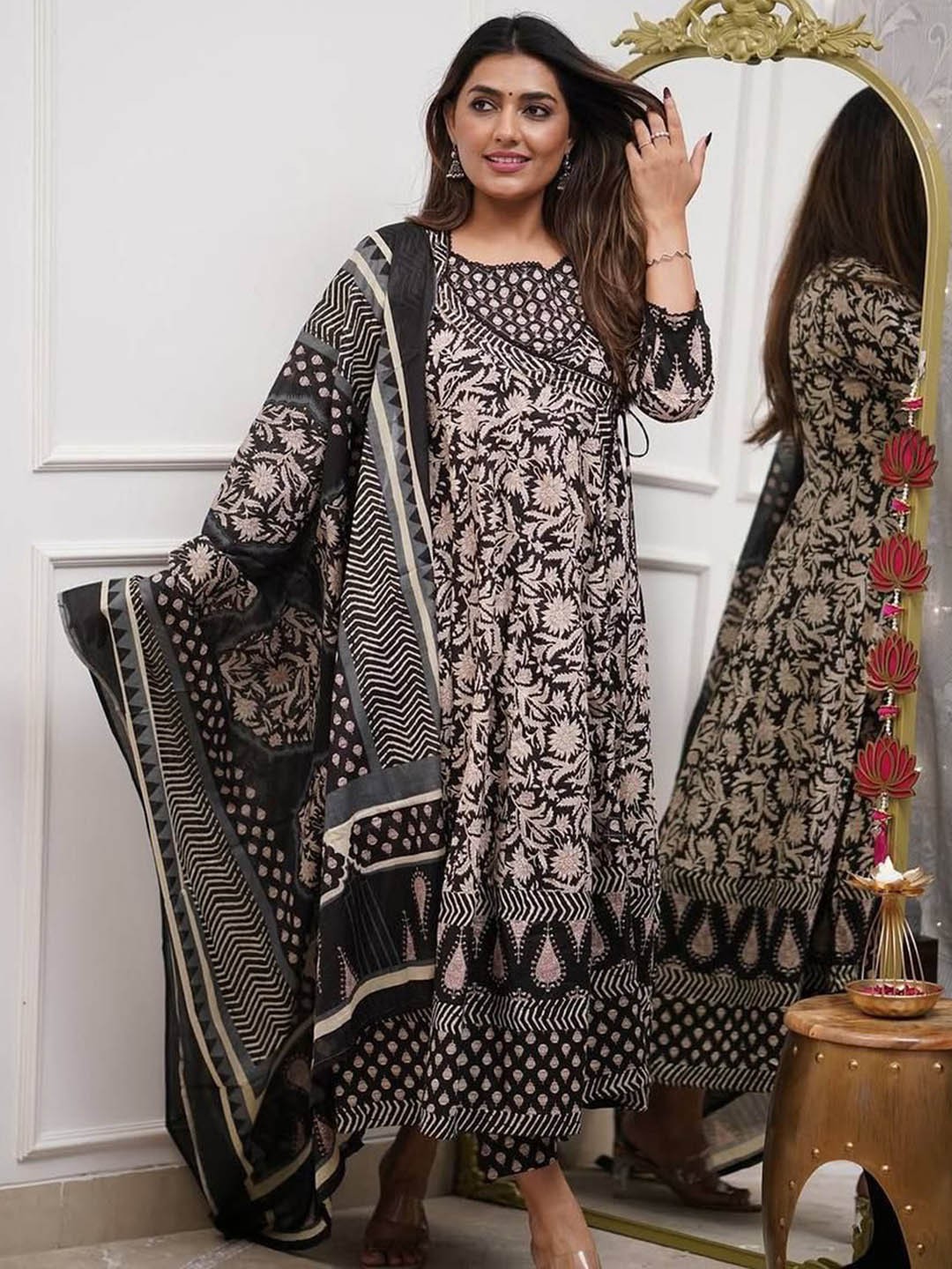 

Bought First Floral Printed Anagrakh A-Line Kurta With Trouser And Dupatta, Black