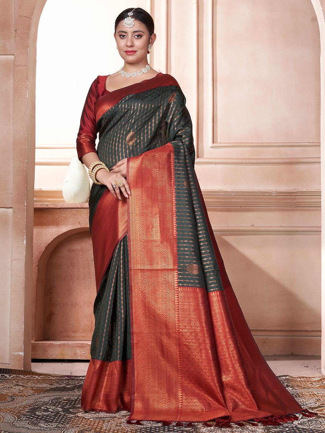 

DIVASTRI Woven Design Silk Blend Designer Kanjeevaram Saree, Green
