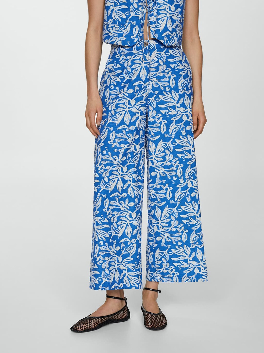 

MANGO Women Abstract Printed Pure Cotton Crop Trousers, Blue