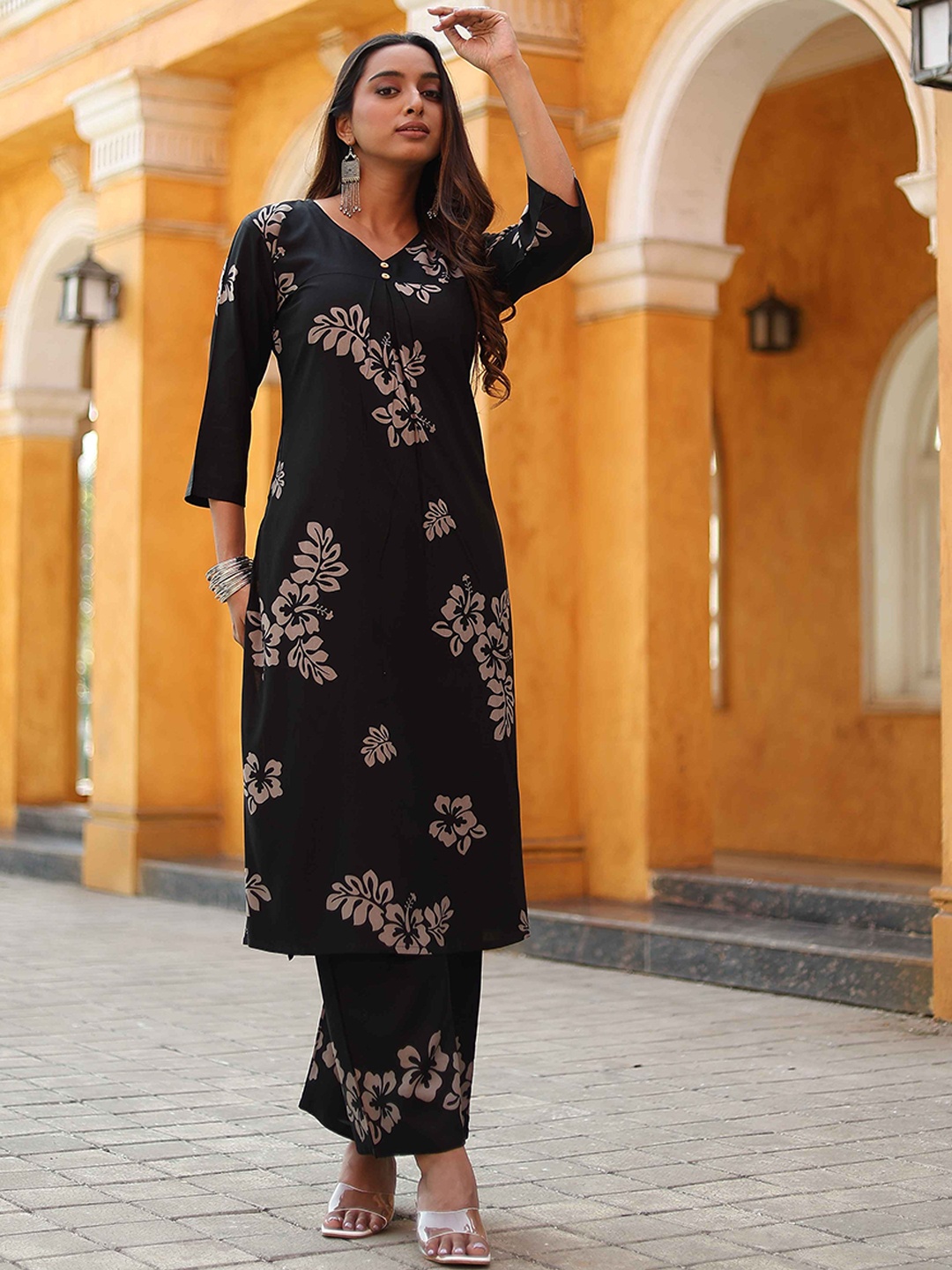 

KODILA ENTERPRISE Women Floral Printed Regular Kurta with Palazzos, Black