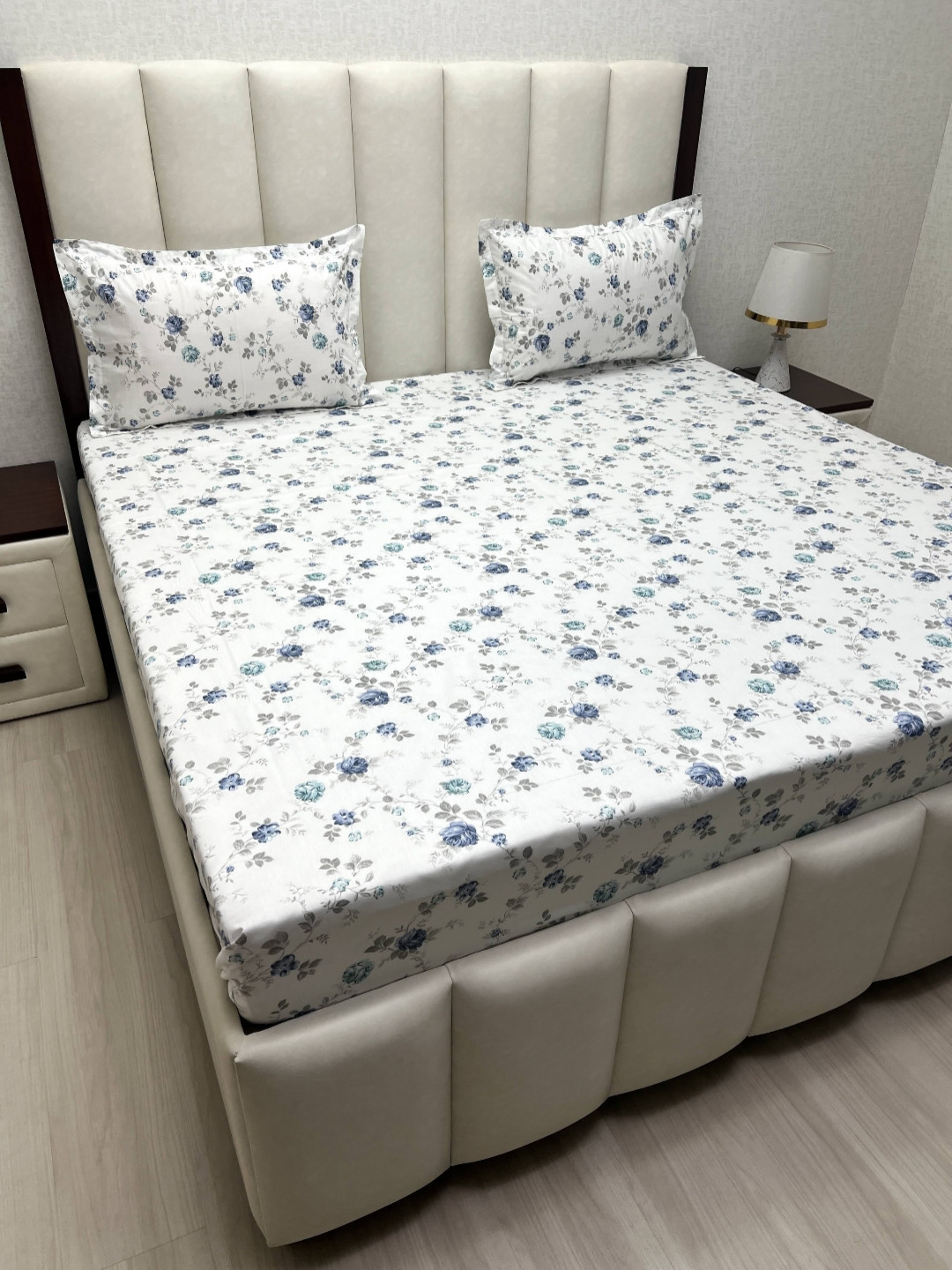 

Pure Decor Mansion White Printed Pure Cotton 330 TC King Bedsheet Set 2.74 m x 2.74 m