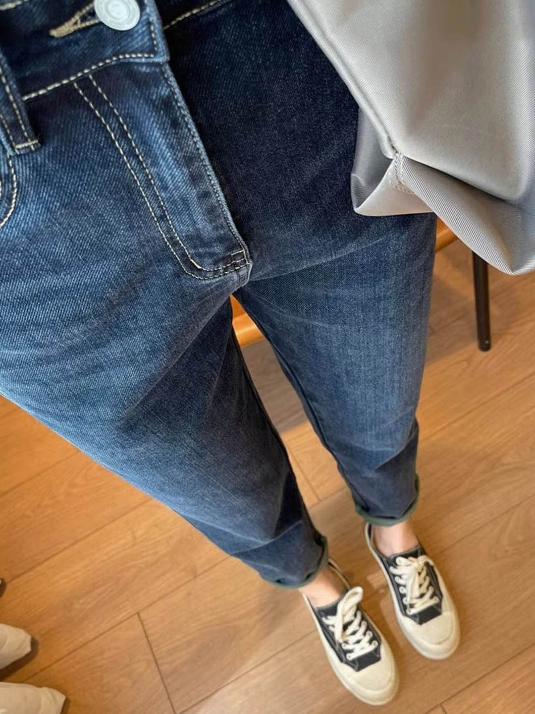 

StyleCast Women Slash Knee Light Fade Jeans, Blue