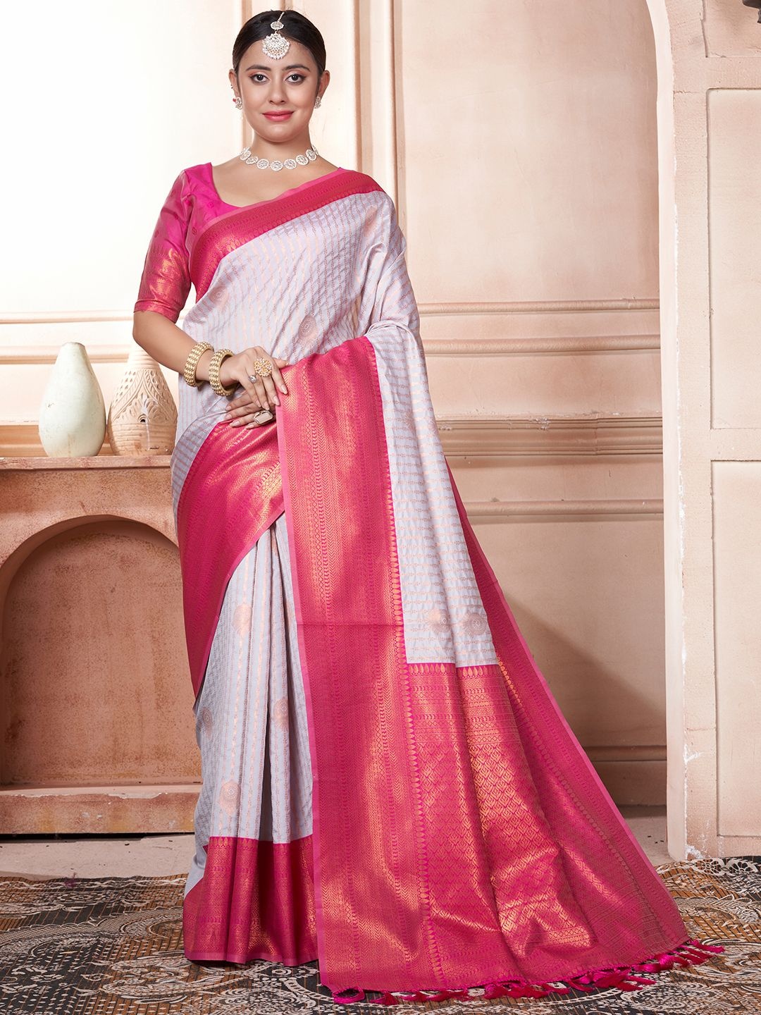 

DIVASTRI Woven Design Zari Silk Blend Kanjeevaram Saree, Lavender