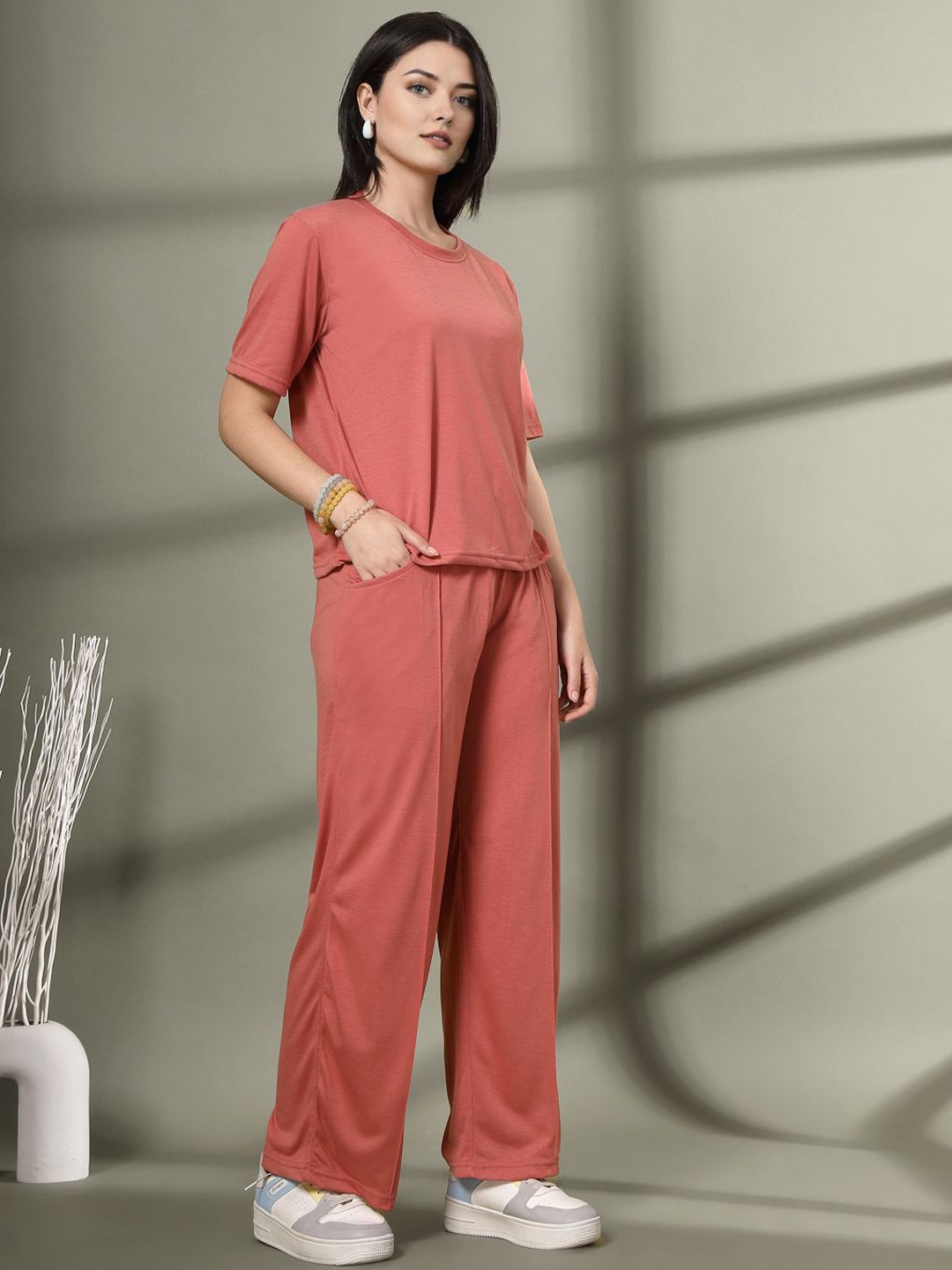 

The Roadster Lifestyle Co Round-Neck Short Sleeve T-Shirt & Trouser, Pink