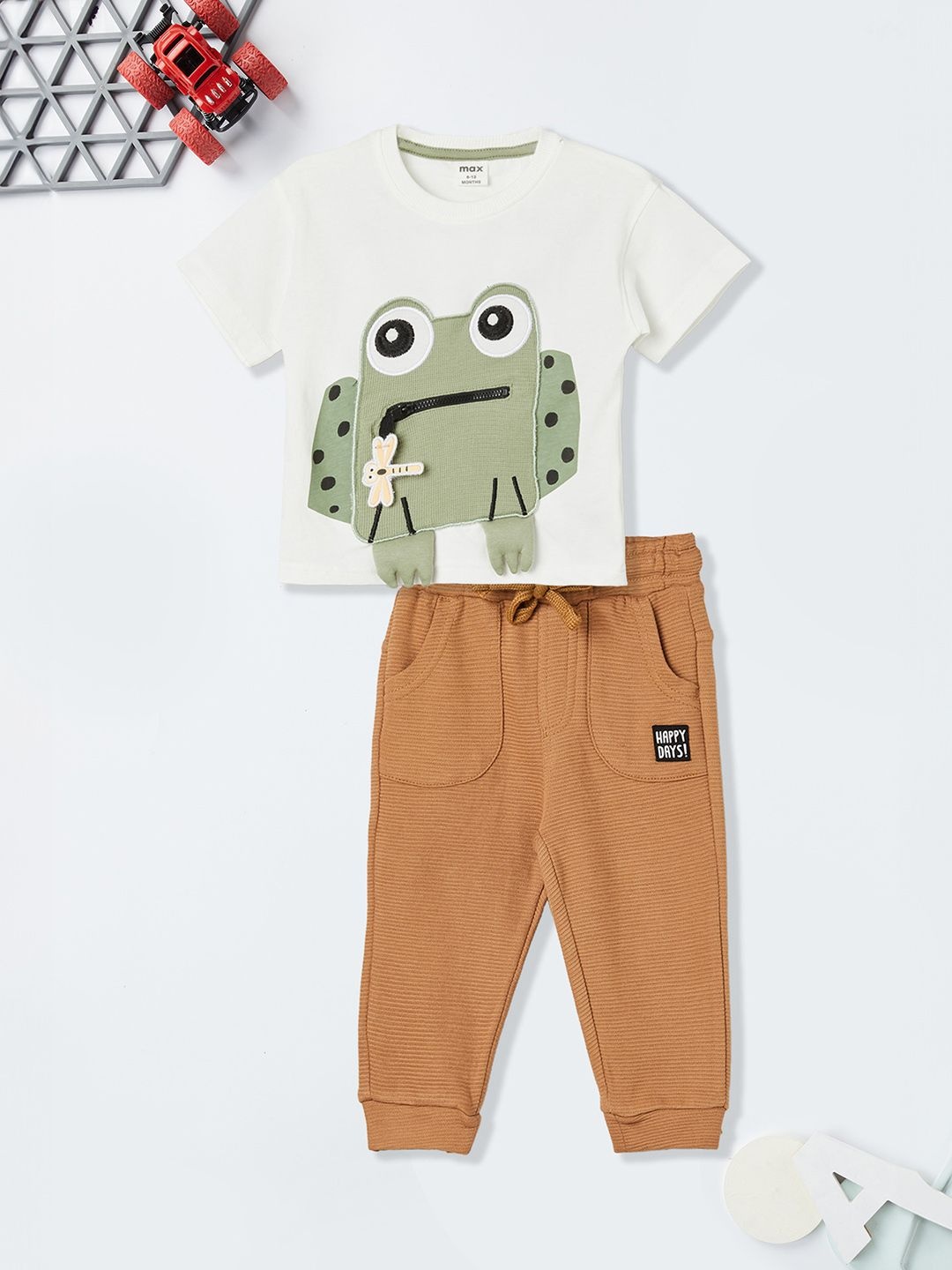 

max Boys Printed Round Neck Pure Cotton T-shirt With Joggers, White