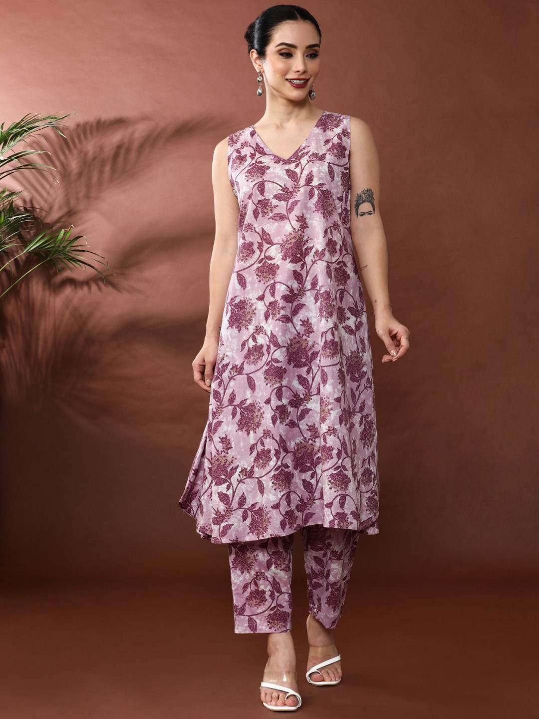 

Anouk Floral Printed V-Neck A-Line Pure Cotton Kurta With Trouser, Purple