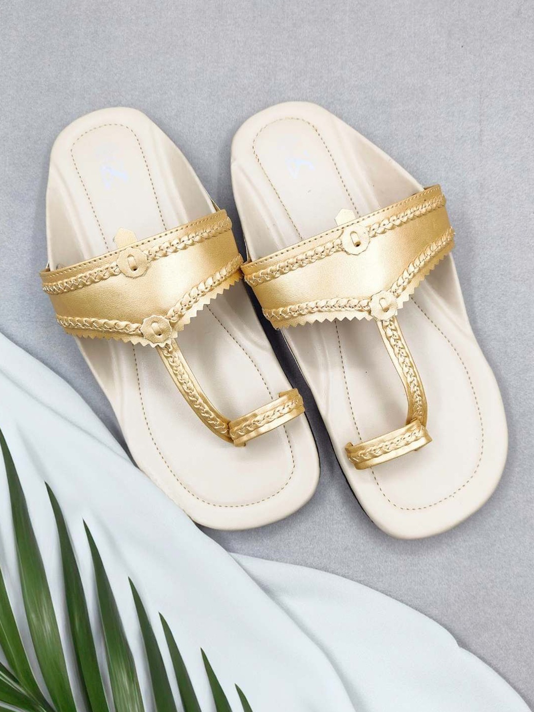 

THE MADRAS TRUNK Men Ethnic Comfort Sandals, Beige