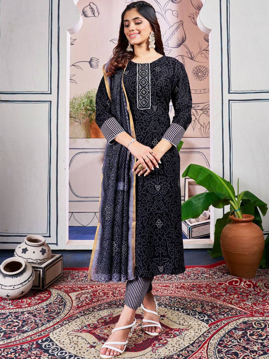 

KAYOMMI Bandhani Printed Round Neck Straight Kurta With Trousers & Dupatta, Black
