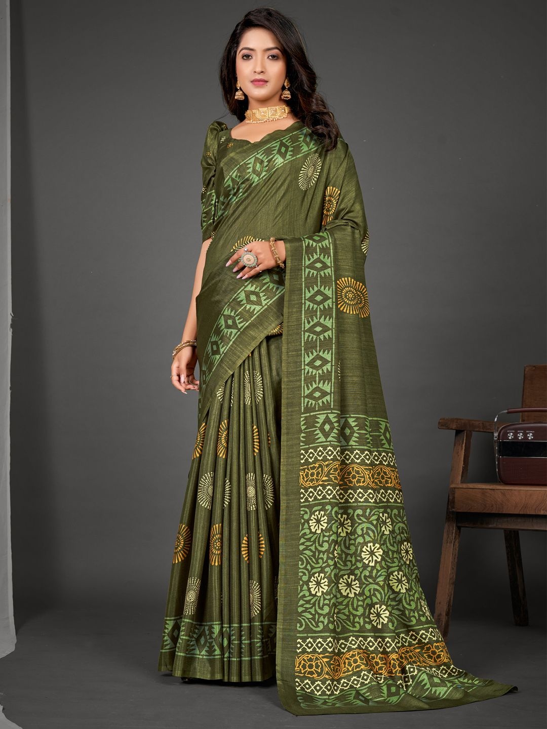 

Mitera Ethnic Motifs Designer Bagru Saree, Olive