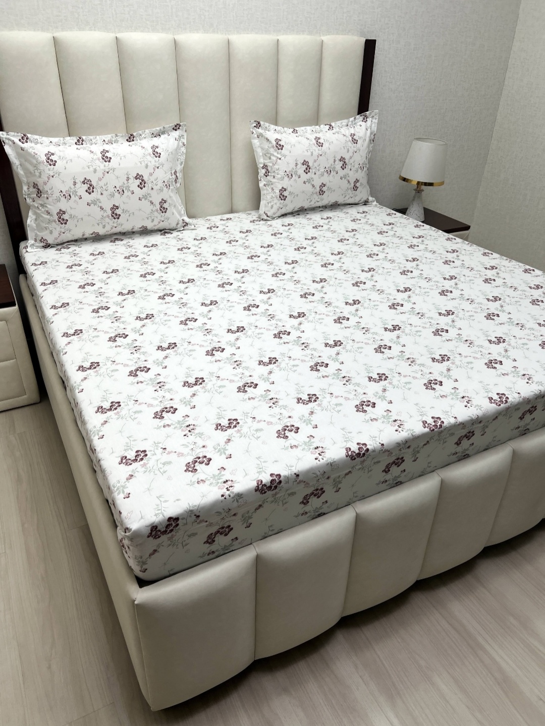 

Pure Decor White Mansion Printed Pure Cotton 380 TC King Bedsheet Set 2.74 m x 2.74 m