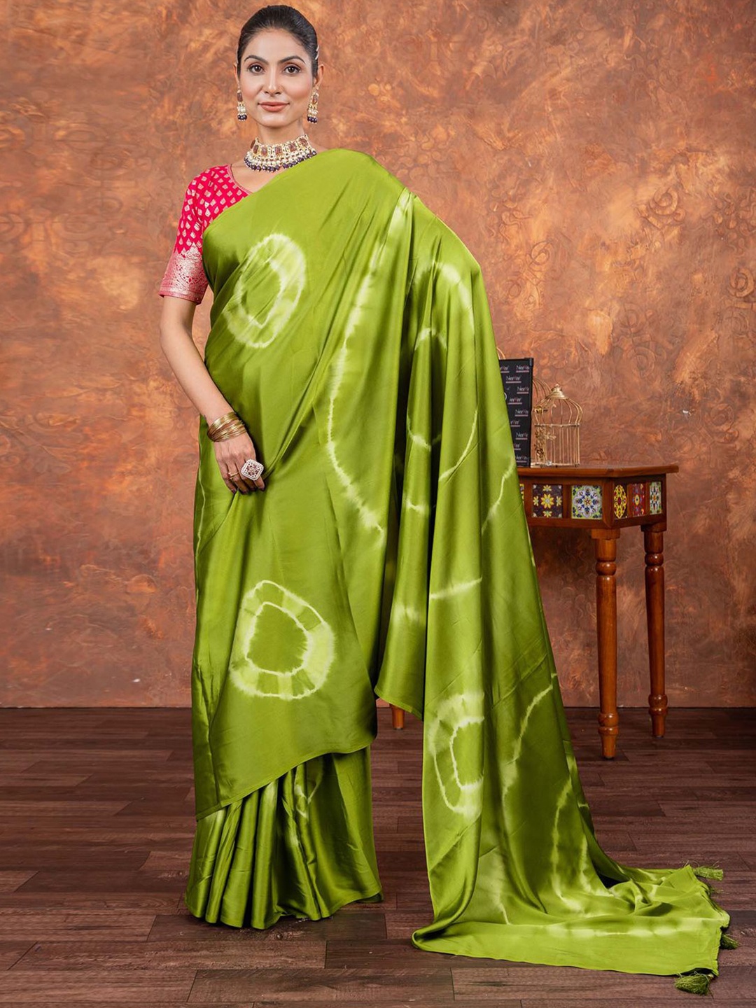 

Mitera Tie and Dye Satin Block Print Saree, Green