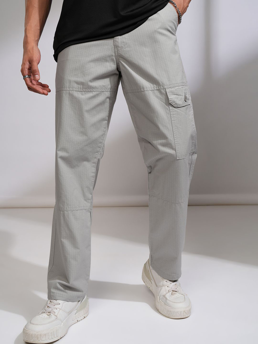 

HIGHLANDER Men Cotton Straight Fit Cargos Trousers, Grey