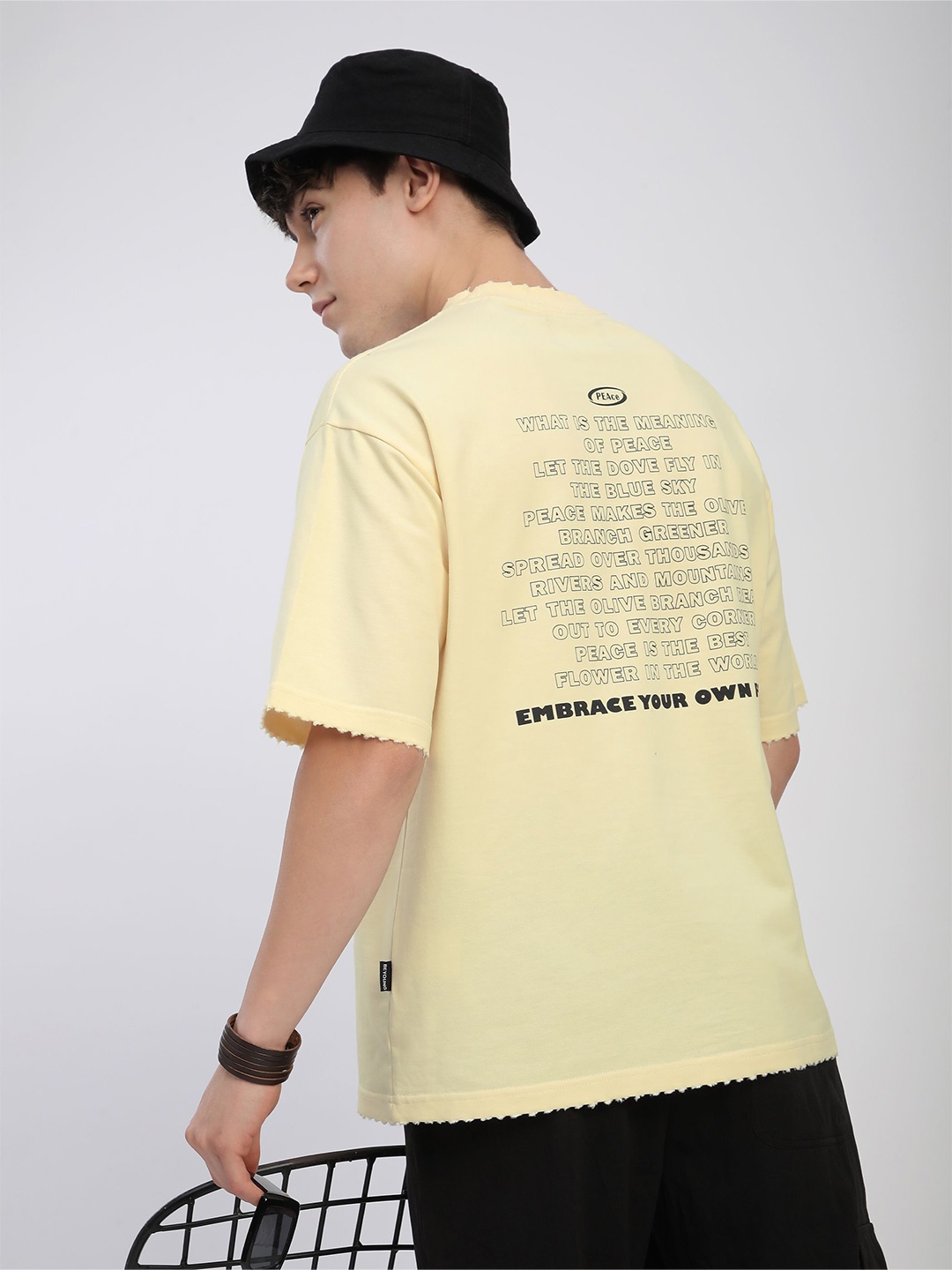 

Beyoung Men Typography Printed Pockets T-shirt, Off white