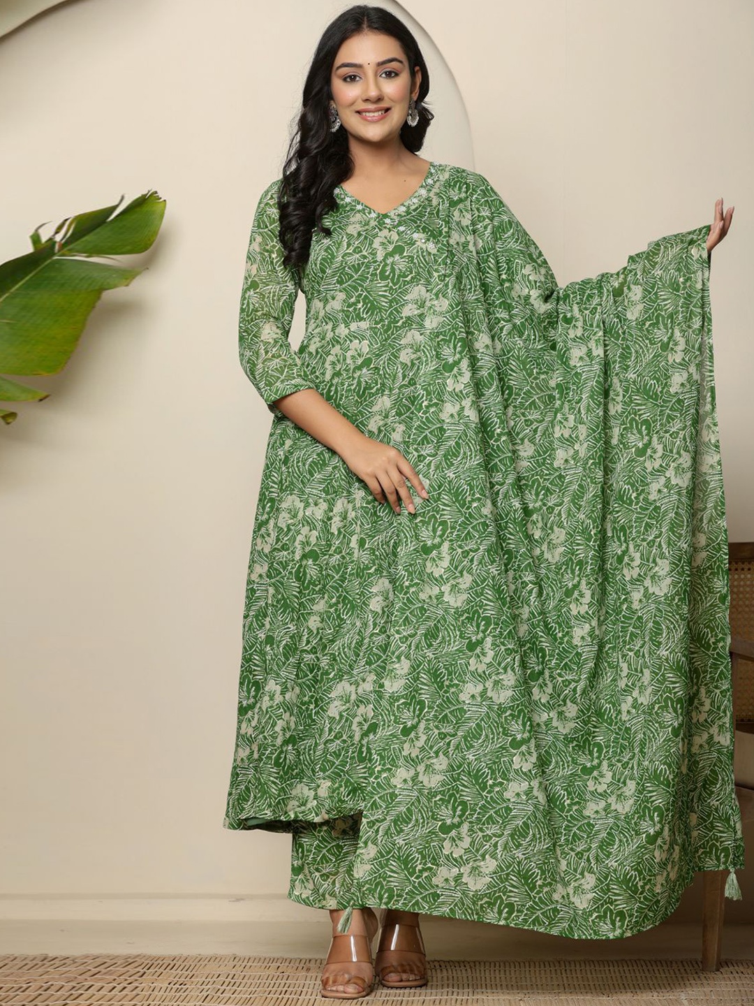 

Do Dhaage Floral Printed Angrakha Pure Cotton Kurta with Trousers & With Dupatta, Green