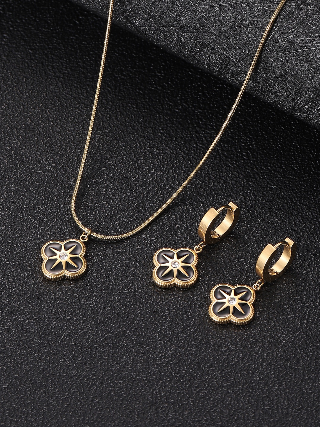 

DressBerry Stone studed Enamelled Floral Shaped Jewellery Set, Gold