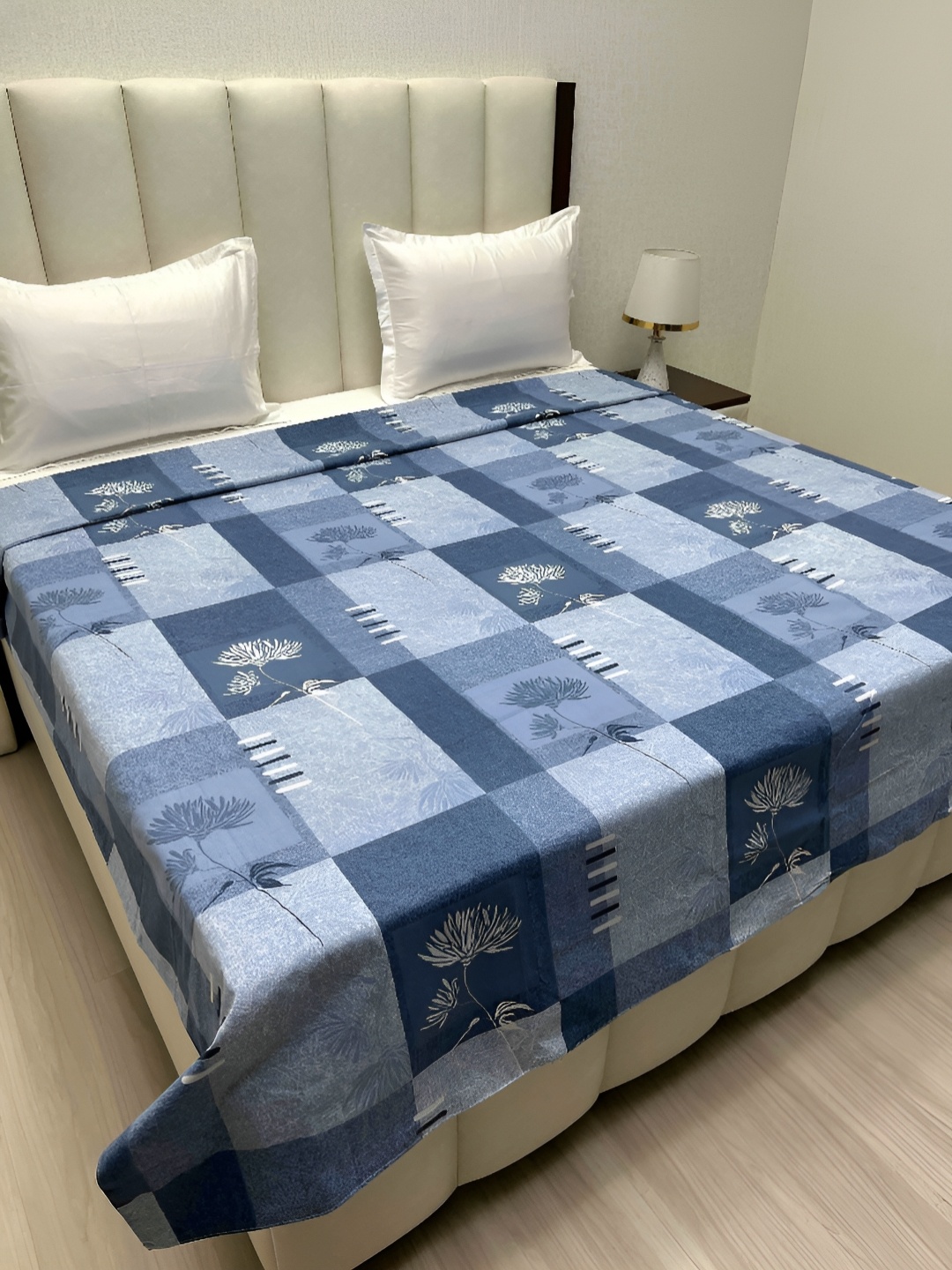 

Pure Decor Blue & White Printed Pure Cotton 260 TC King SizeDuvetCover