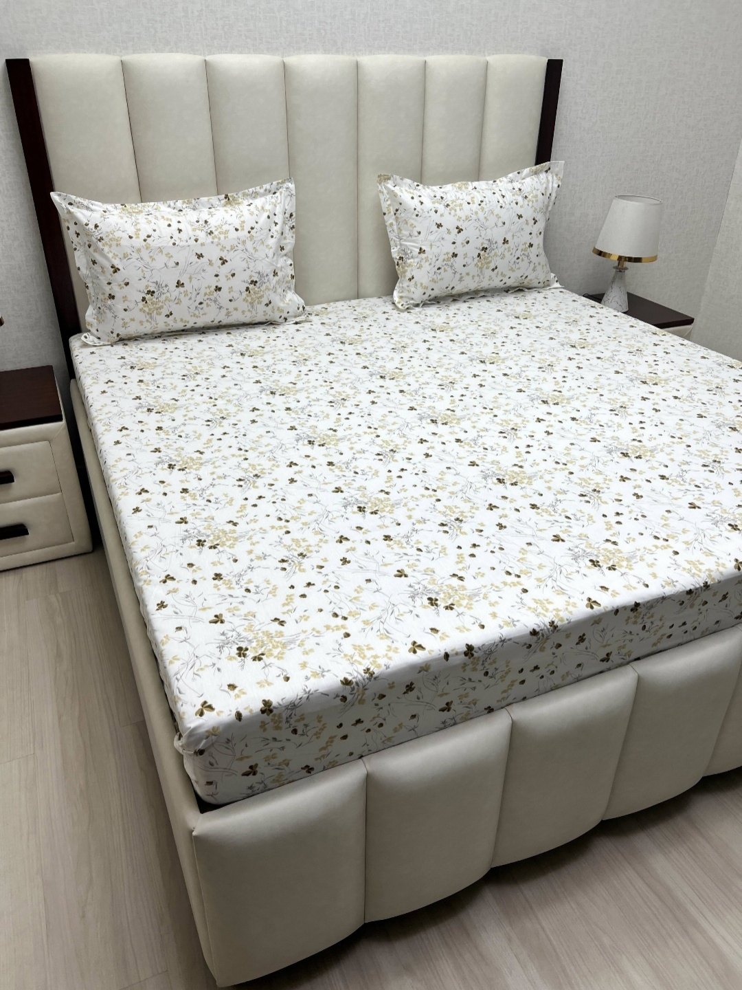 

Pure Decor Mansion White Floral 330 TC Pure Cotton King Bedsheet Set 2.74 m x 2.74 m