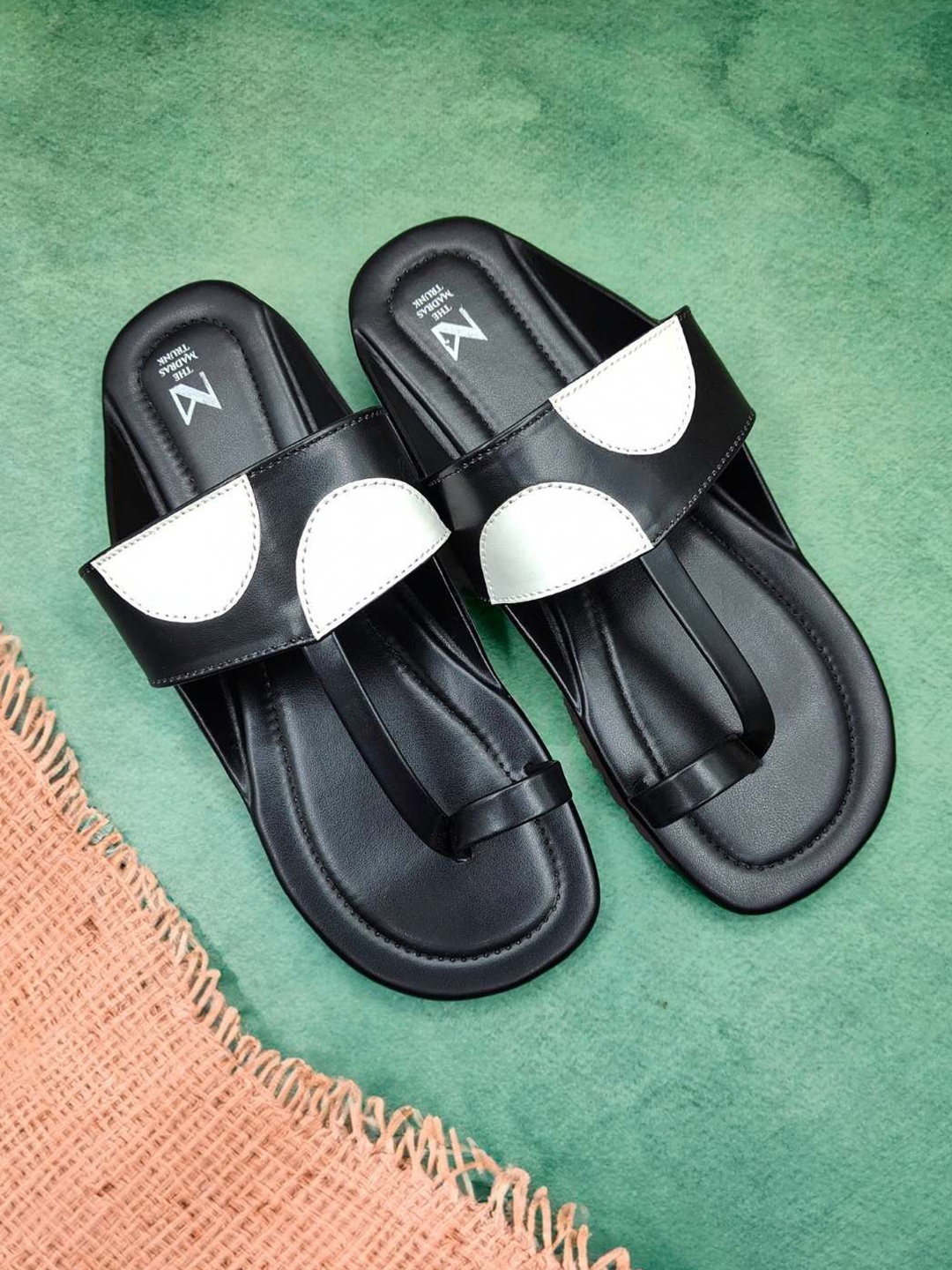 

THE MADRAS TRUNK Men Comfort Slip-On Sandals, Black