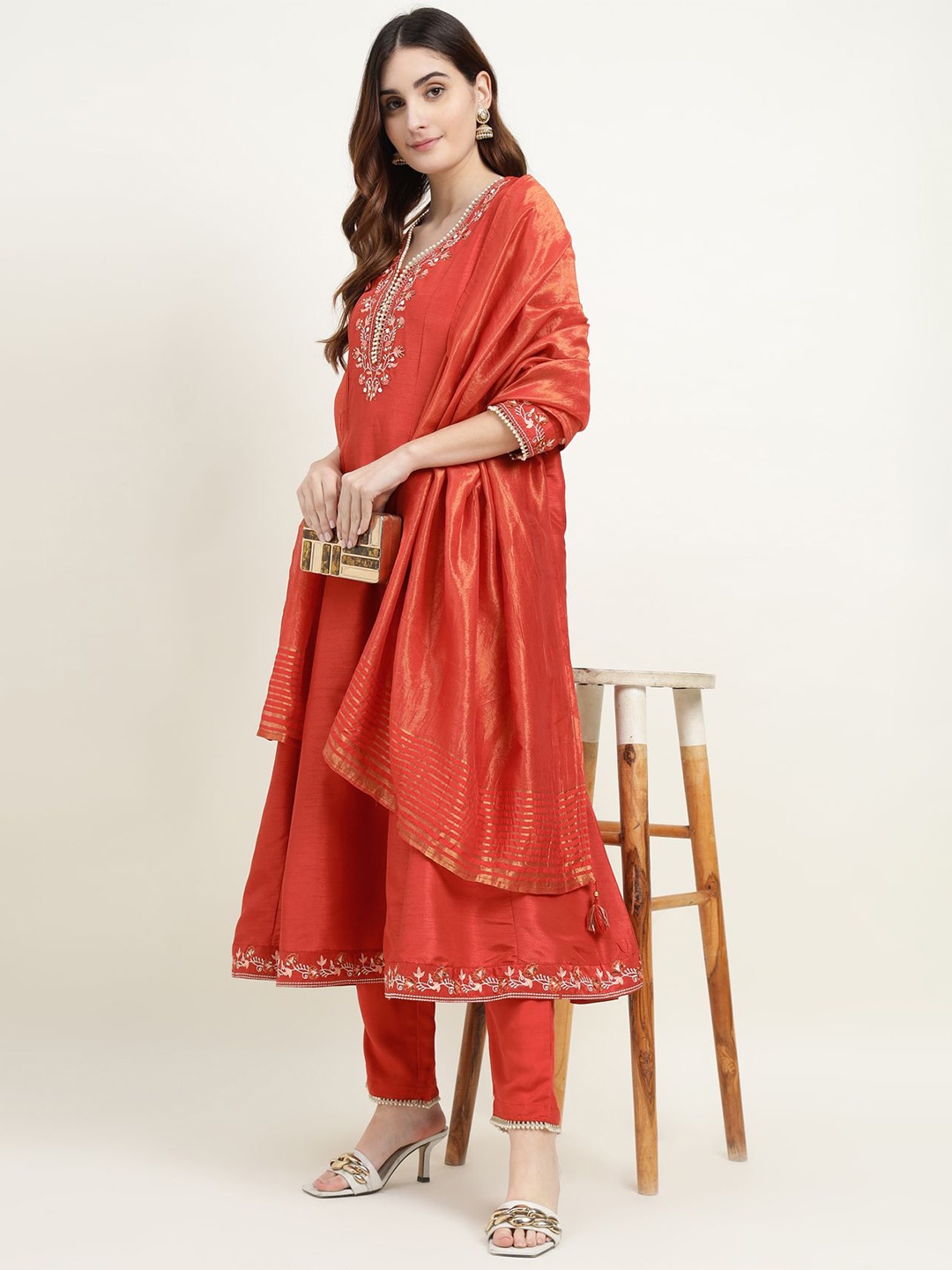 

ZARI Women Floral Embroidered Regular Thread Work Kurta with Trousers & With Dupatta, Orange