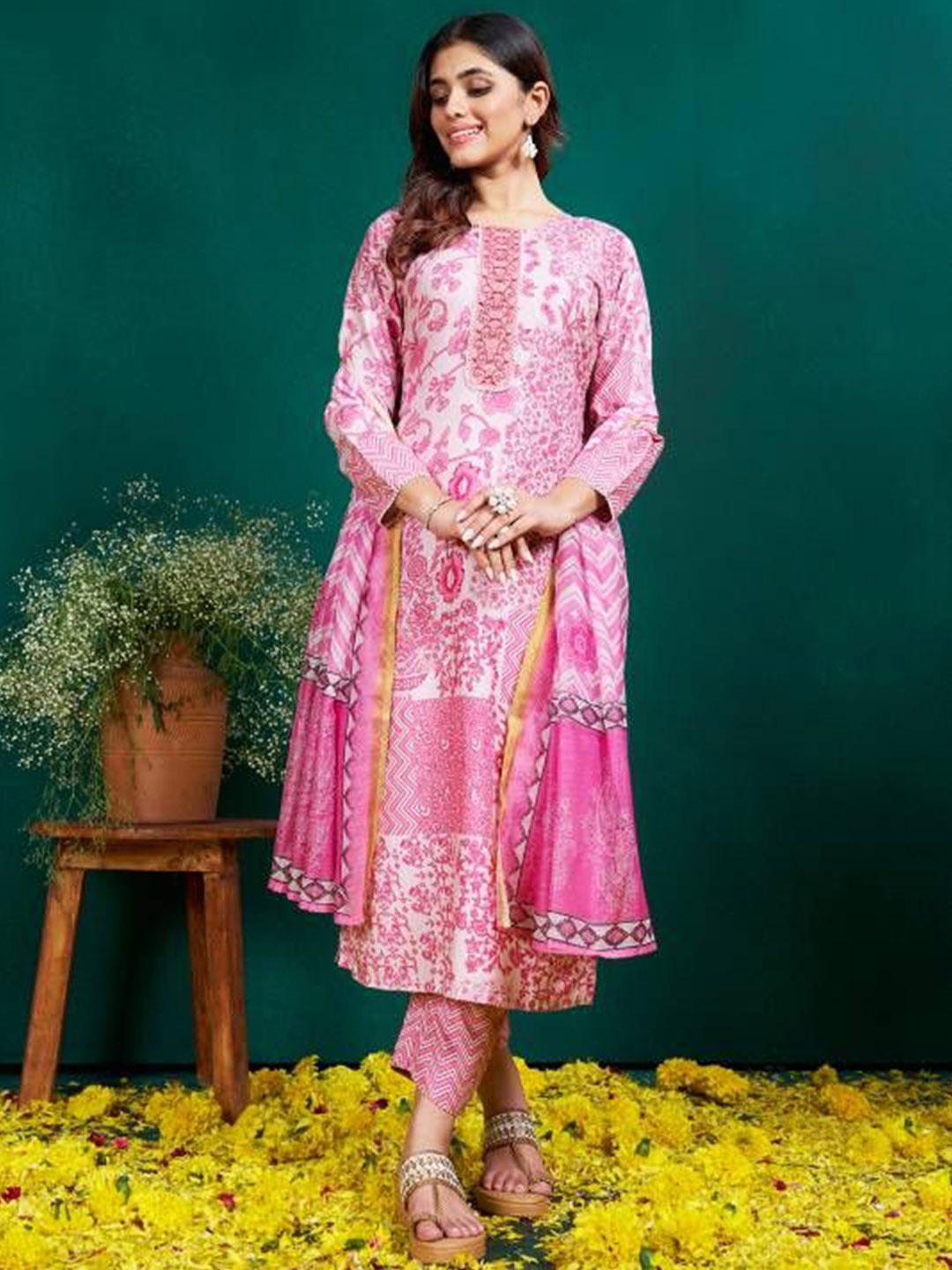 

KAYOMMI Floral Printed Round Neck Straight Kurta With Trousers & Dupatta, Pink