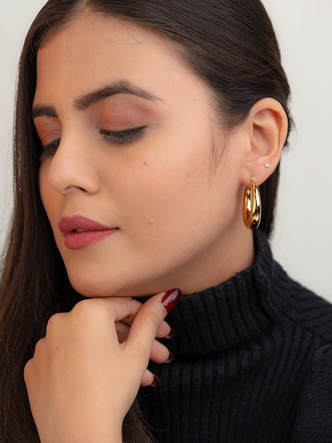 

Zeraki Jewels Stainless Steel Gold-Plated Contemporary Shaped Hoop Earrings