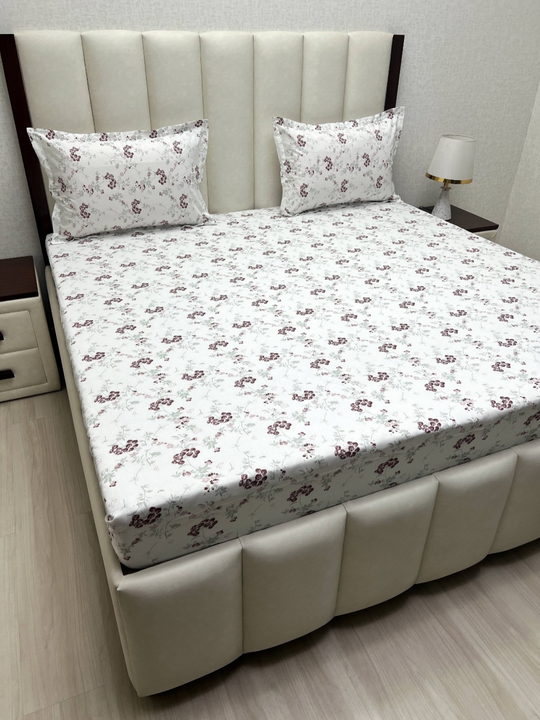 

Pure Decor Mansion White Floral Printed 300 TC Cotton King Bedsheet Set 2.74 m x 2.74 m