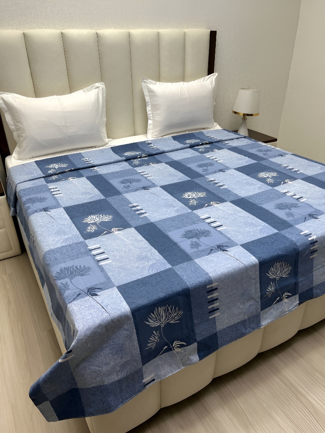 

Pure Decor Blue & White Floral Printed Pure Cotton King Size Duvet Cover