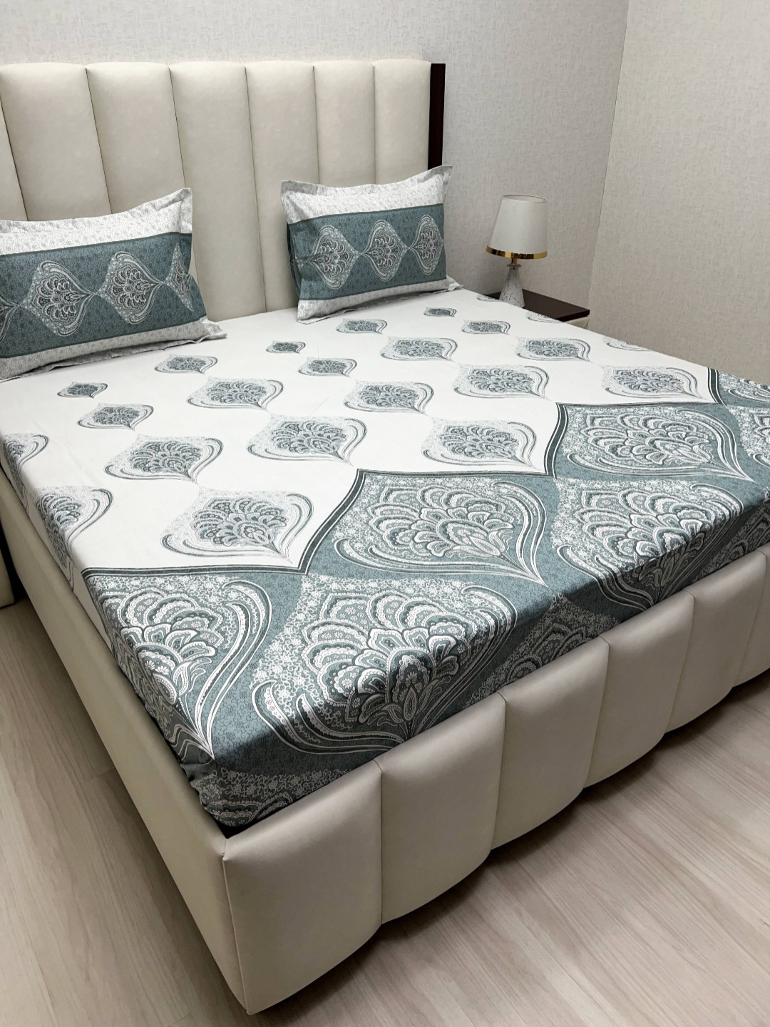 

Pure Decor Lifestyle White Printed Pure Cotton 400 TC King Bedsheet Set 2.74m X 2.74m, Green