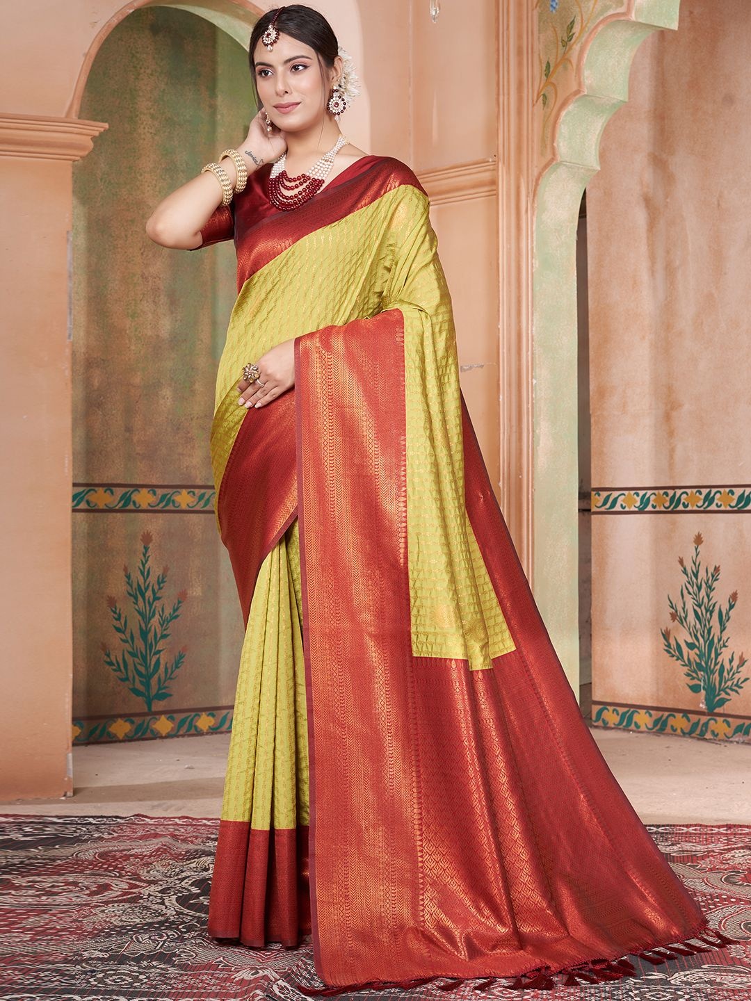 

DIVASTRI Woven Design Zari Silk Blend Kanjeevaram Saree, Lime green