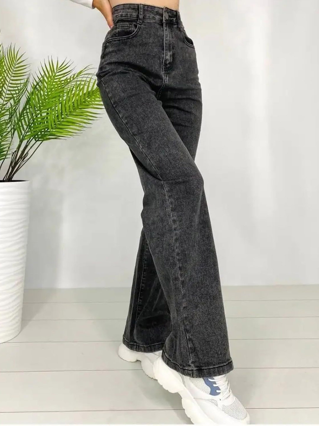 

DressBerry Women Comfort Straight Fit High-Rise Light Fade Acid Wash Stretchable Jeans, Black